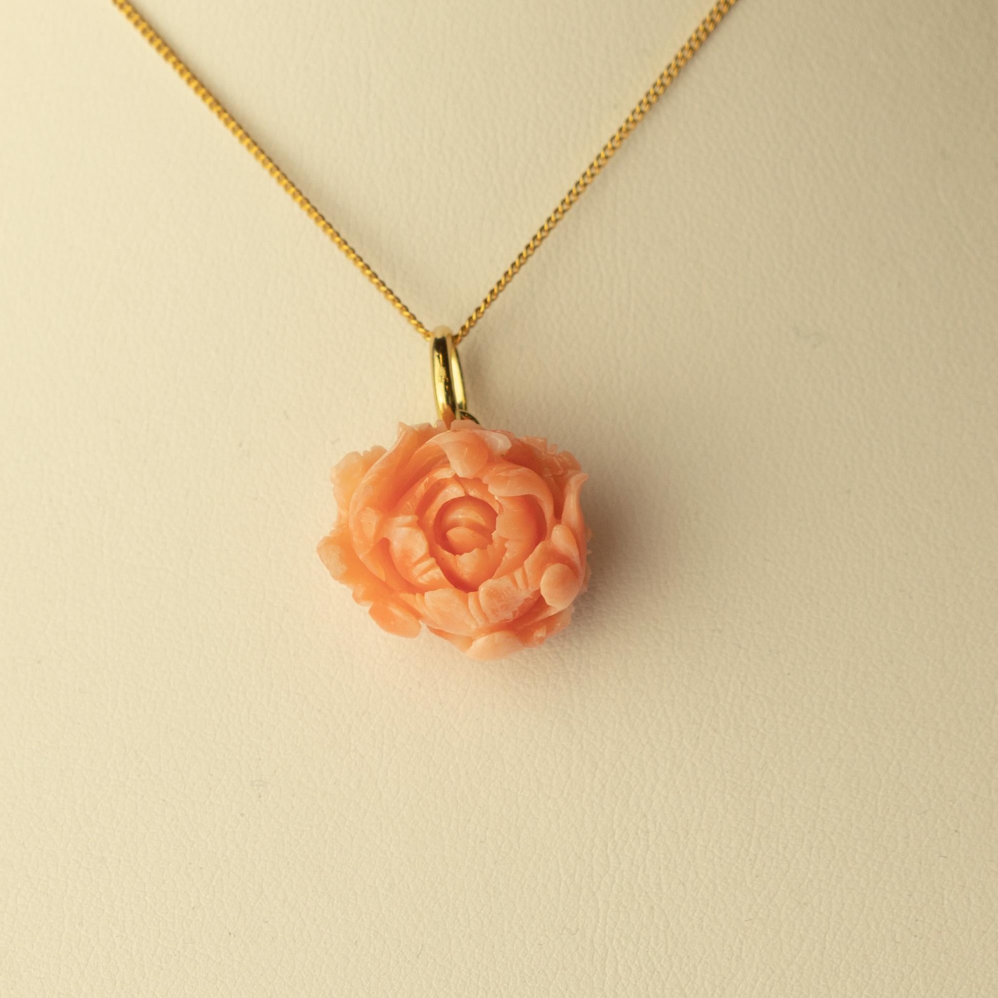 Pink Coral Rose Flower 18 Karat Yellow Gold Drop Pendant Necklace Intini Jewels In New Condition For Sale In Milano, IT
