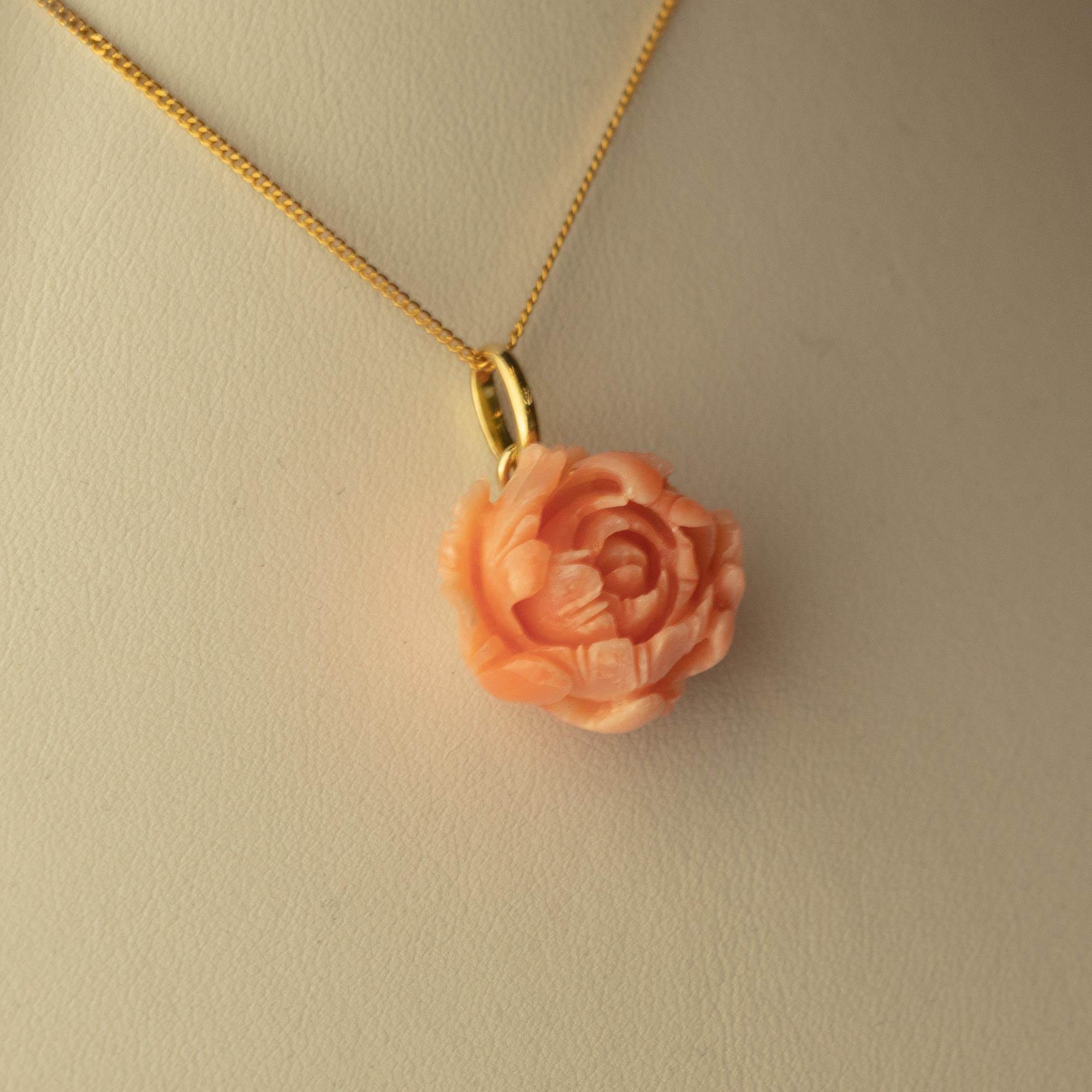Women's or Men's Pink Coral Rose Flower 18 Karat Yellow Gold Drop Pendant Necklace Intini Jewels For Sale