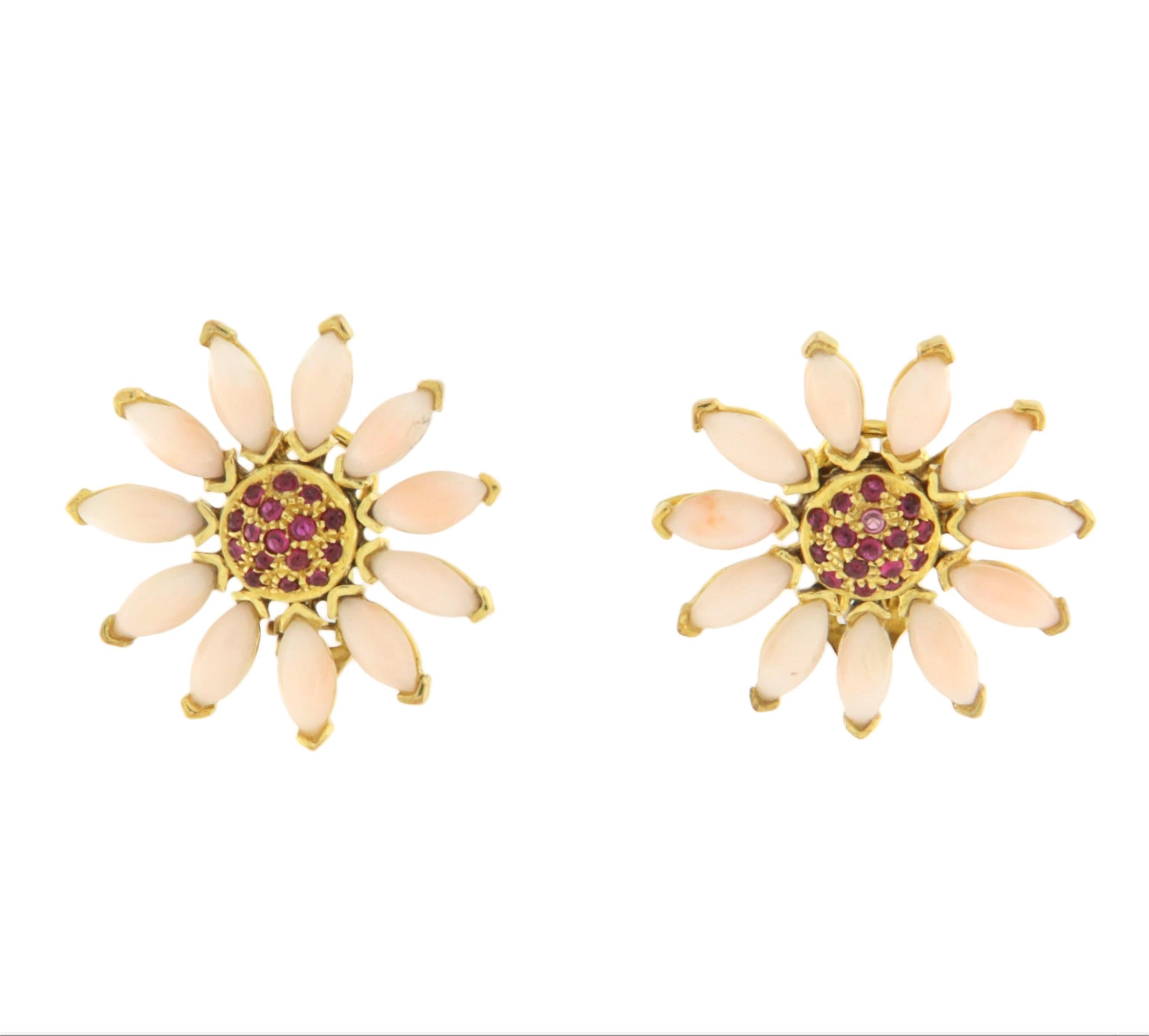 Pink Coral Rubies 14 Karat Yellow Gold Stud Earrings In New Condition For Sale In Marcianise, IT
