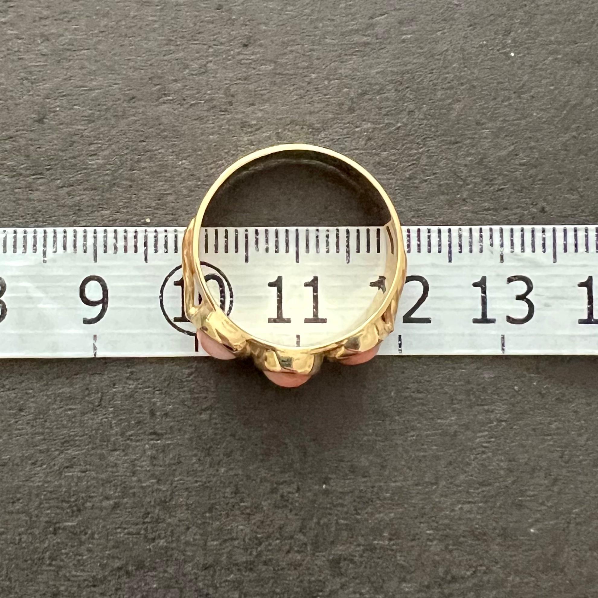 Vintage Triple Cabochon Coral 14K Gold Band Ring For Sale 1