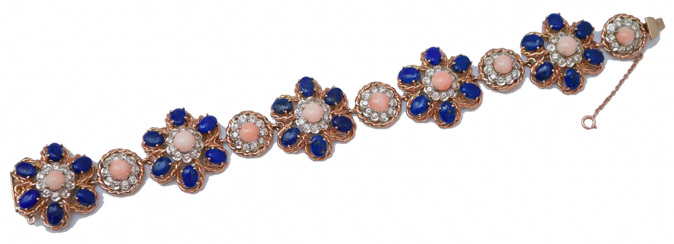 Elegant bracelet in 9 kt rose gold and white gold structure composed by five flowers mounted with a central coral surrounded by diamonds and petals of lapis. Between every flower, a structure mounted with a central coral surrounded by diamonds.
This