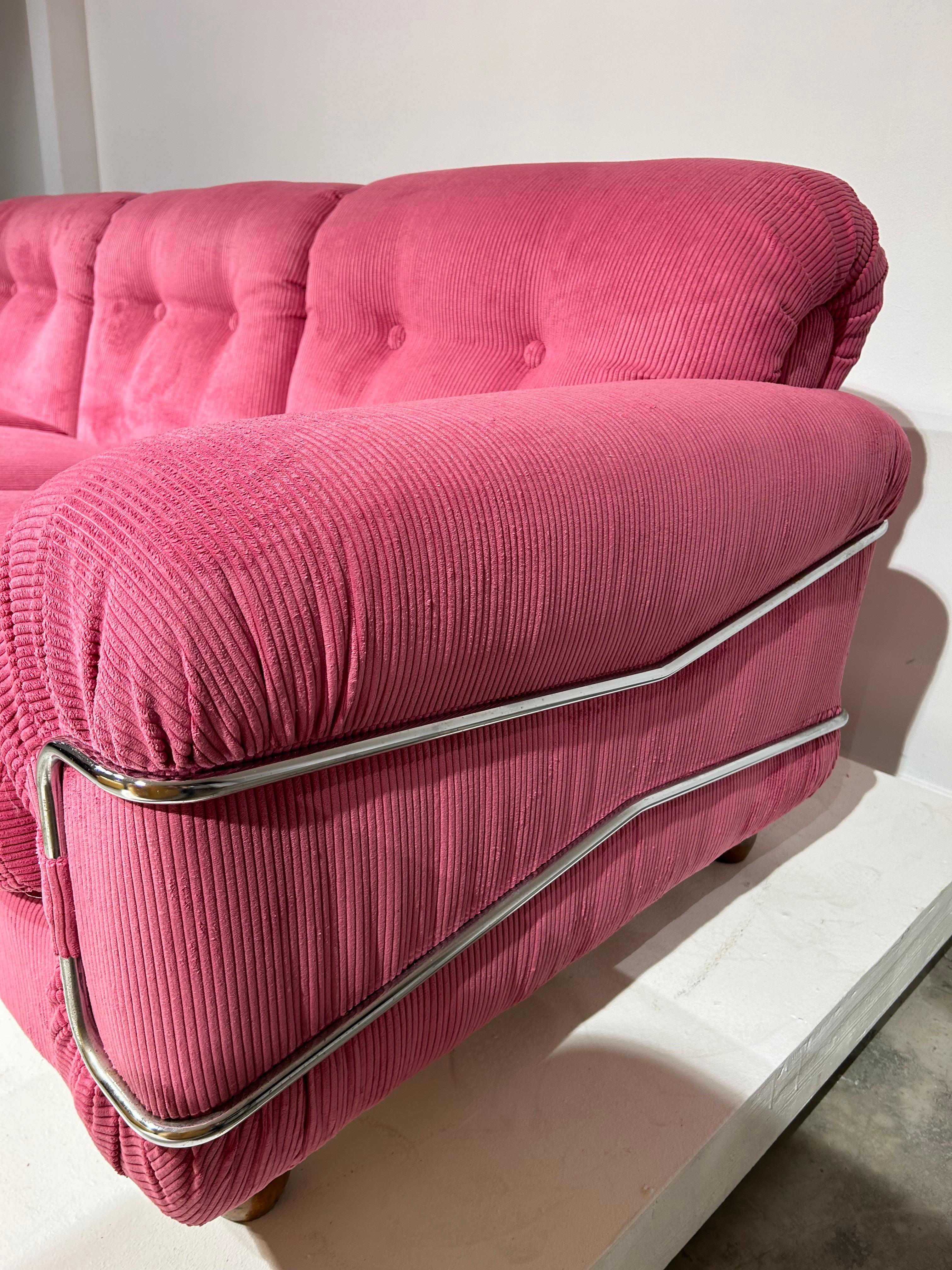 Rosa Korduroy-Sofa von Piazzesi (Moderne der Mitte des Jahrhunderts) im Angebot