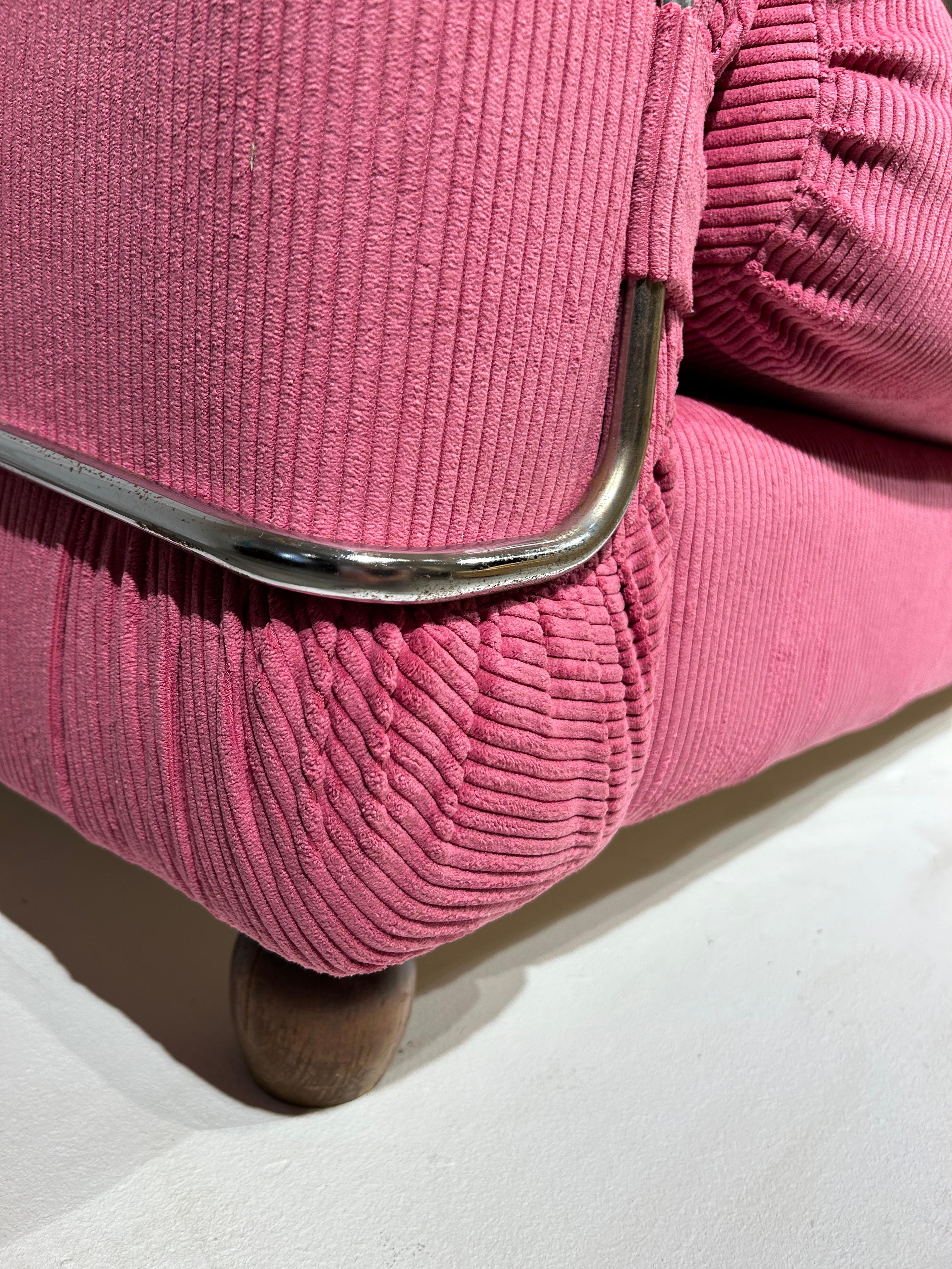 Rosa Korduroy-Sofa von Piazzesi (Metall) im Angebot