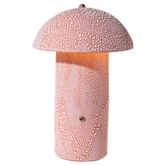 Lámpara de sobremesa en forma de seta de cerámica orgánica craquelada rosa by Streicher Goods