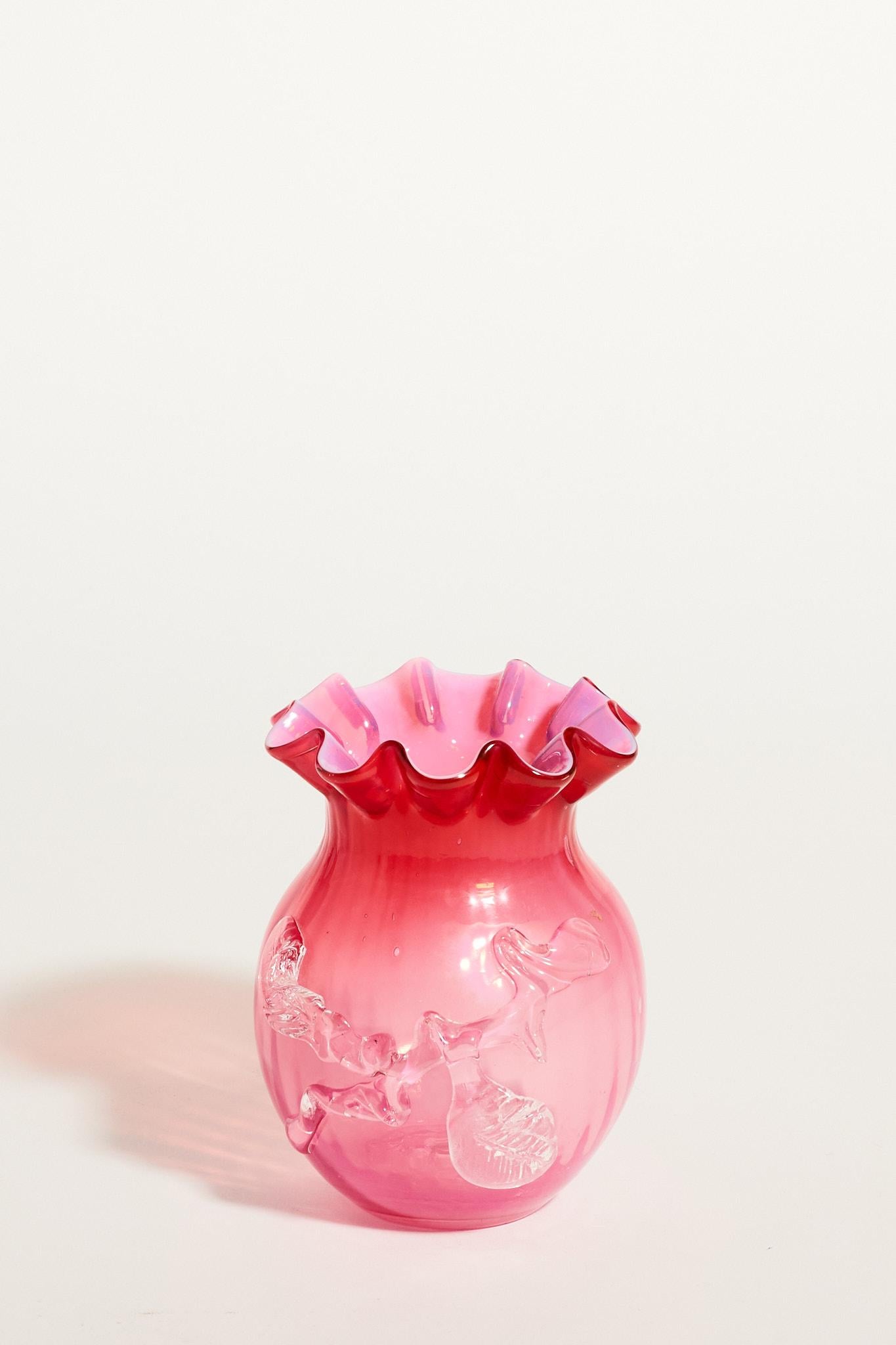 Pink Cranberry Bud Vase In Excellent Condition In New York, NY