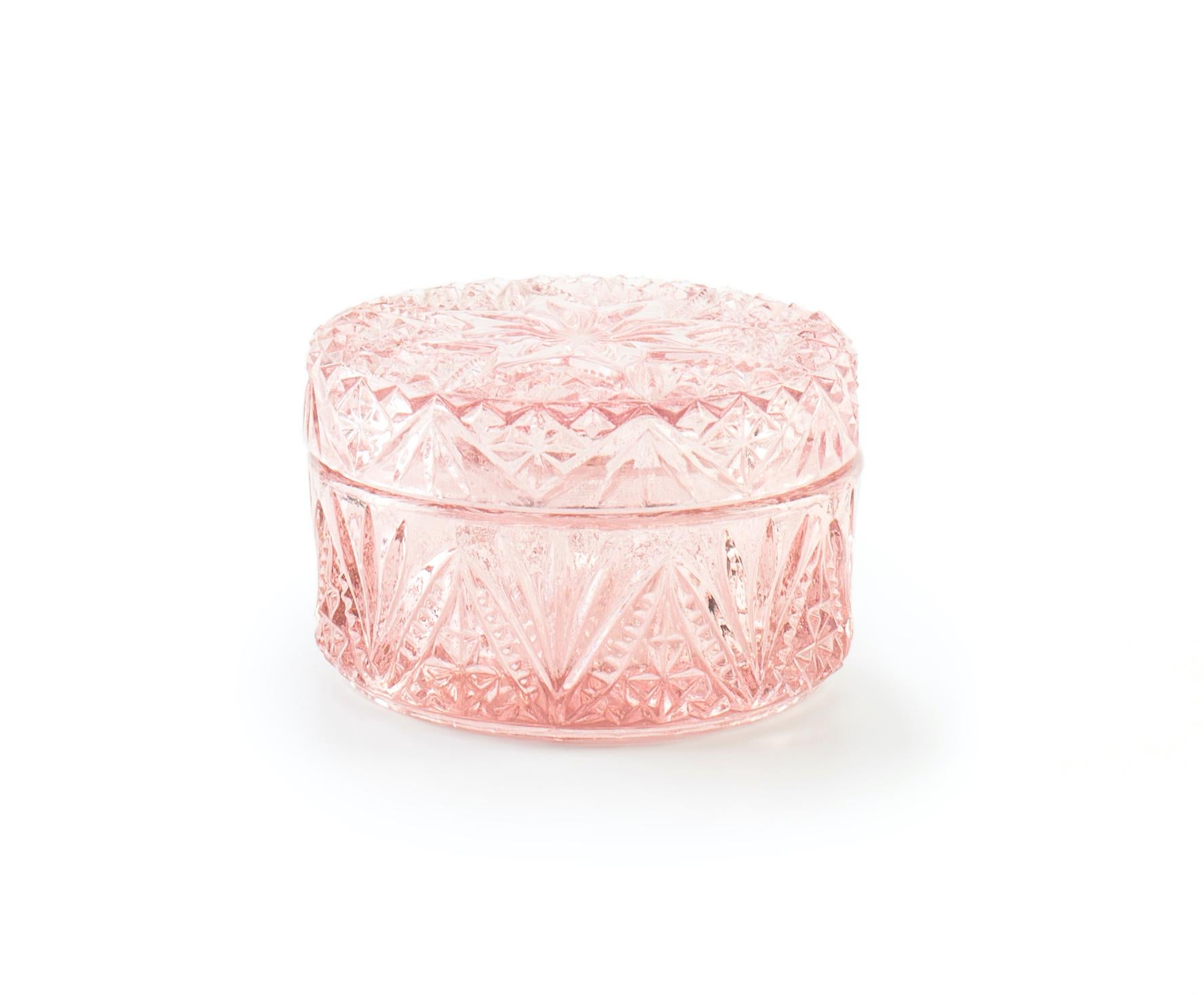 Decorative pink crystal box with engraved decorations.

Realized in the second half of 20th century, by a Northern Europe manufacture.

In very good condition.
  