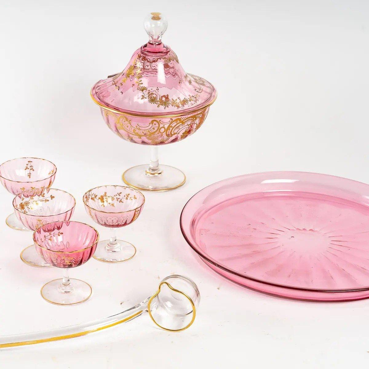 Esszimmerservice aus rosa Kristall, 19. Jahrhundert (Europäisch) im Angebot