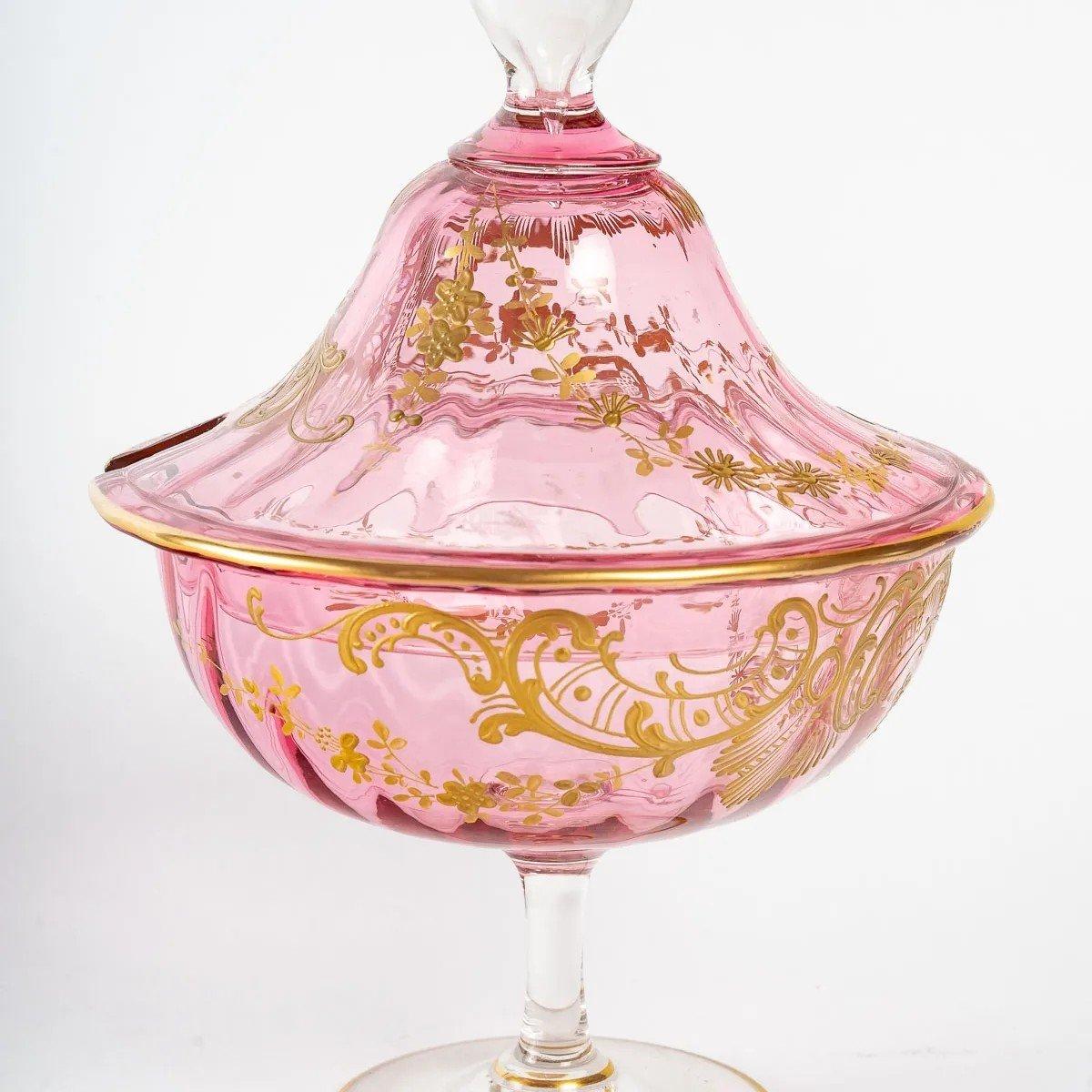 Esszimmerservice aus rosa Kristall, 19. Jahrhundert (Mittleres 19. Jahrhundert) im Angebot