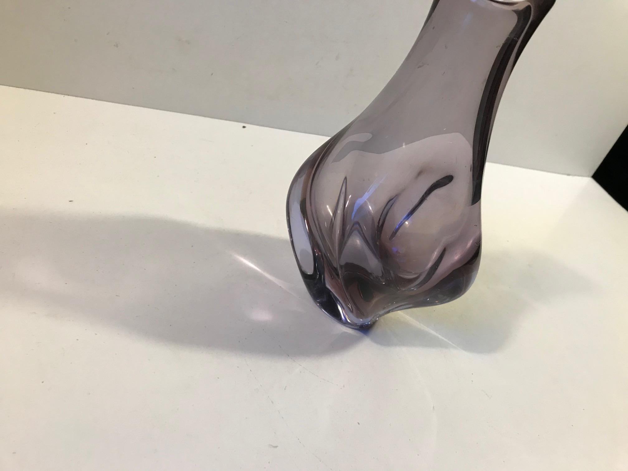 Vase aus rosa Kristall von Miloslav Klinger, 1950er Jahre im Angebot 1
