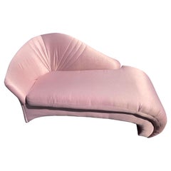 Chaise longue curvy rosa al estilo de Karl Springer
