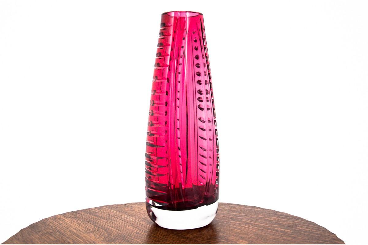 Pink cut glass midcentury vase, 1960s
Very good condition
Dimensions: height 33 cm / width 11 cm / depth 9 cm.

 