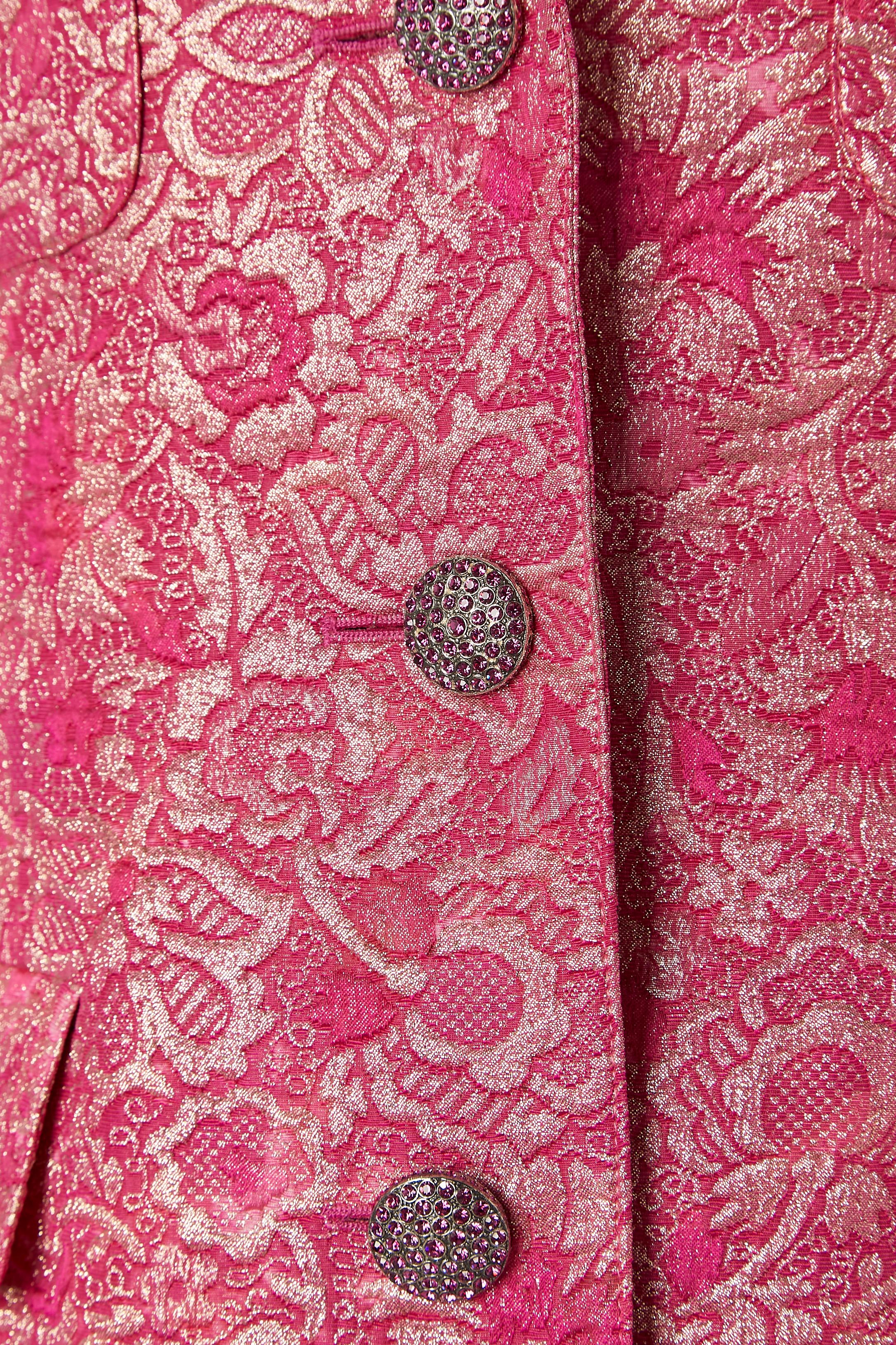 Pink damask evening skirt suit with rhinestone button Jean-Louis Scherrer In Excellent Condition For Sale In Saint-Ouen-Sur-Seine, FR