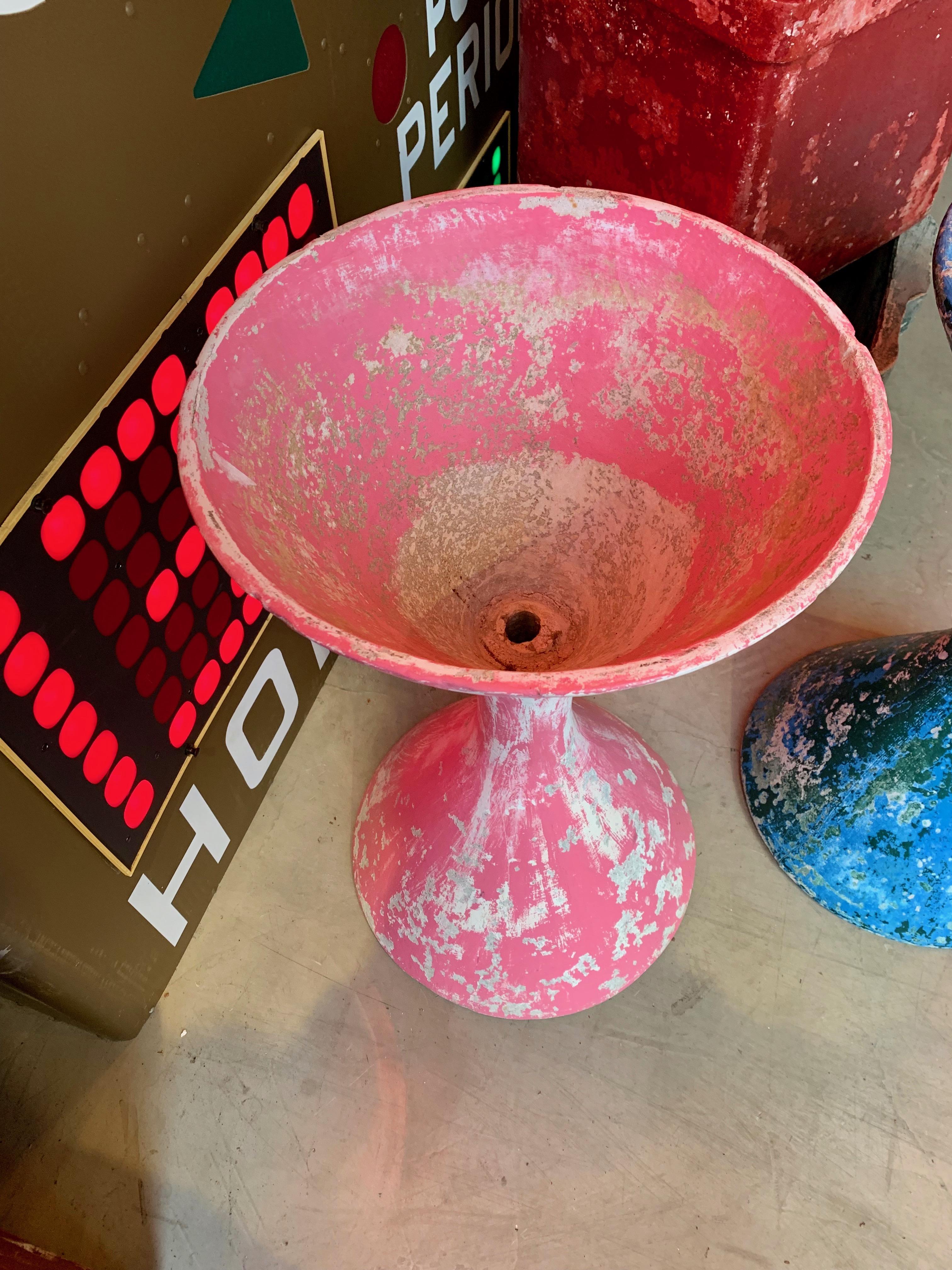 Pink Diabolo Hourglass Planter by Willy Guhl In Good Condition In Los Angeles, CA
