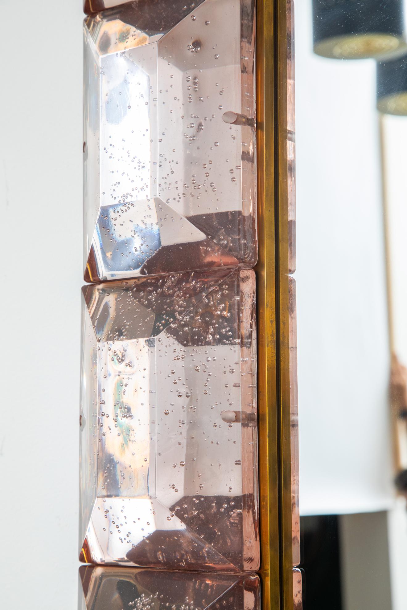Große rosa Muranoglas-Spiegel mit Diamantschliff, auf Lager (Messing) im Angebot