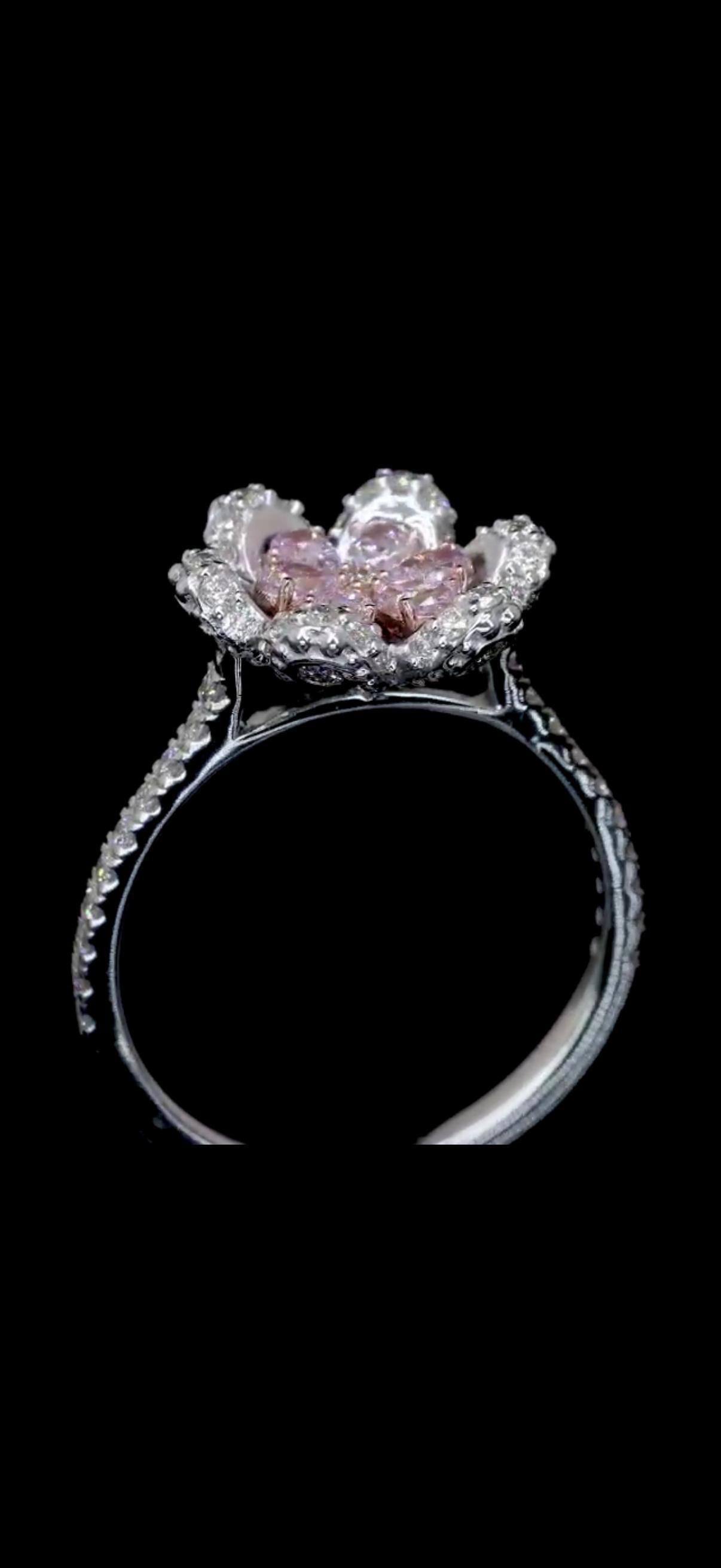 Anello stile fiore con diamante rosa da 0,96 carati totali in oro rosa 18 carati in vendita 10