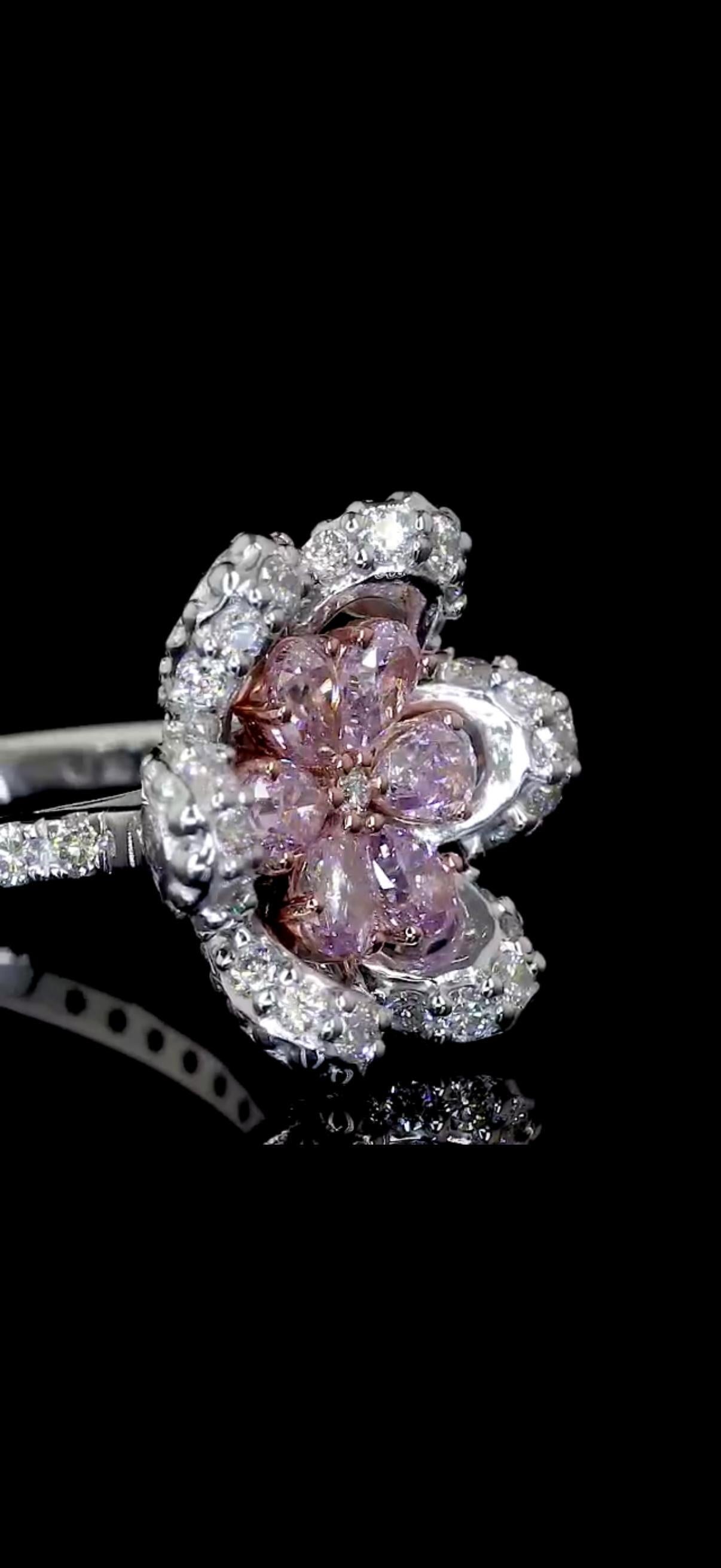 Anello stile fiore con diamante rosa da 0,96 carati totali in oro rosa 18 carati in vendita 1