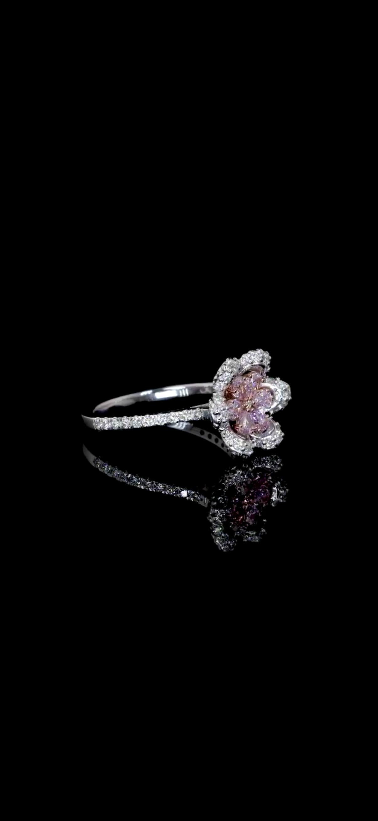 Anello stile fiore con diamante rosa da 0,96 carati totali in oro rosa 18 carati in vendita 3