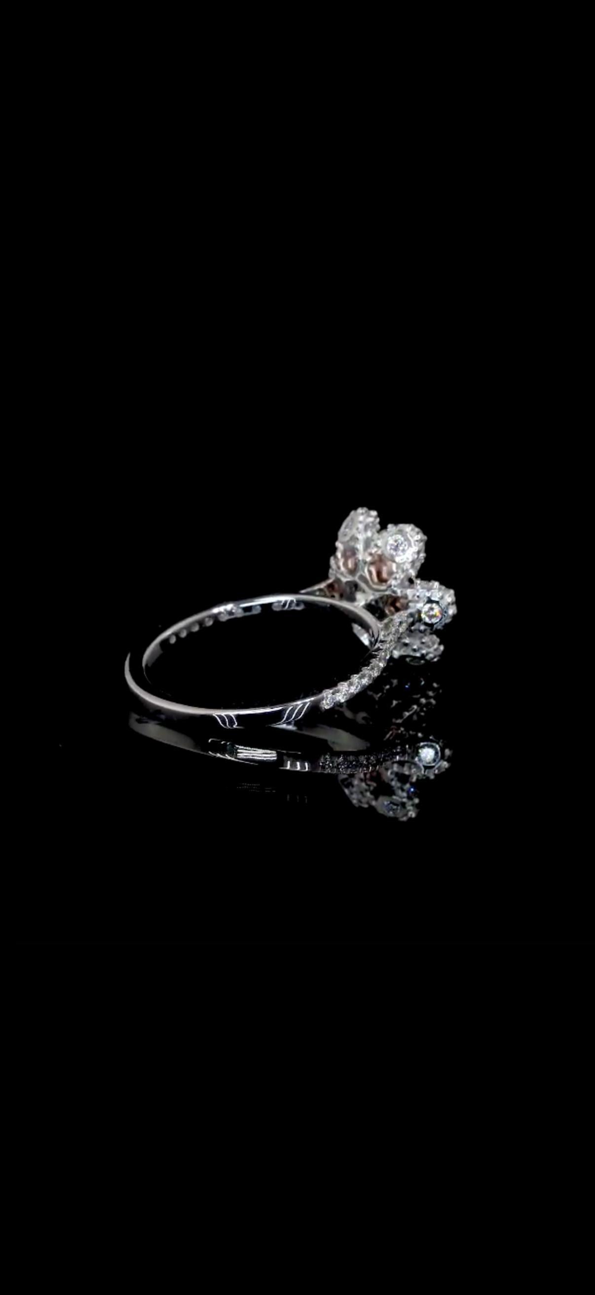 Anello stile fiore con diamante rosa da 0,96 carati totali in oro rosa 18 carati in vendita 5