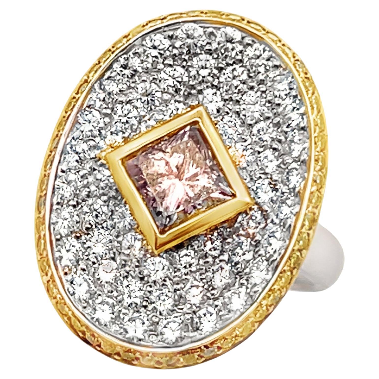 Anello a disco con pavé di diamanti rosa in vendita