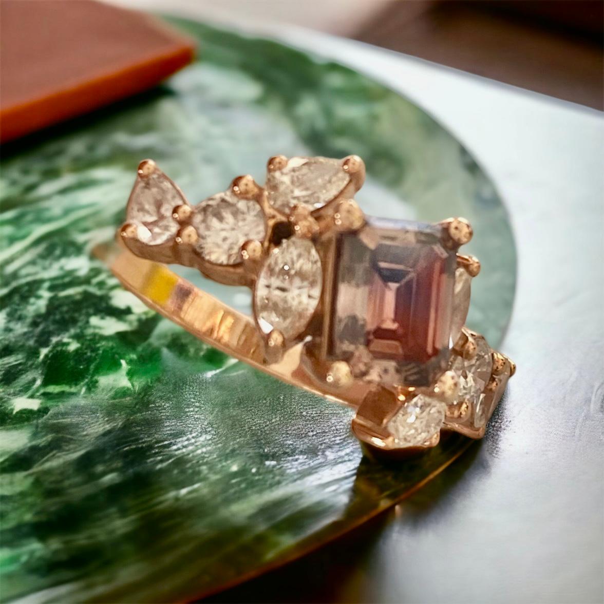Emerald Cut Pink Diamond Ring 1.08ct GIA with 8 Diamond certificat ! NEW For Sale