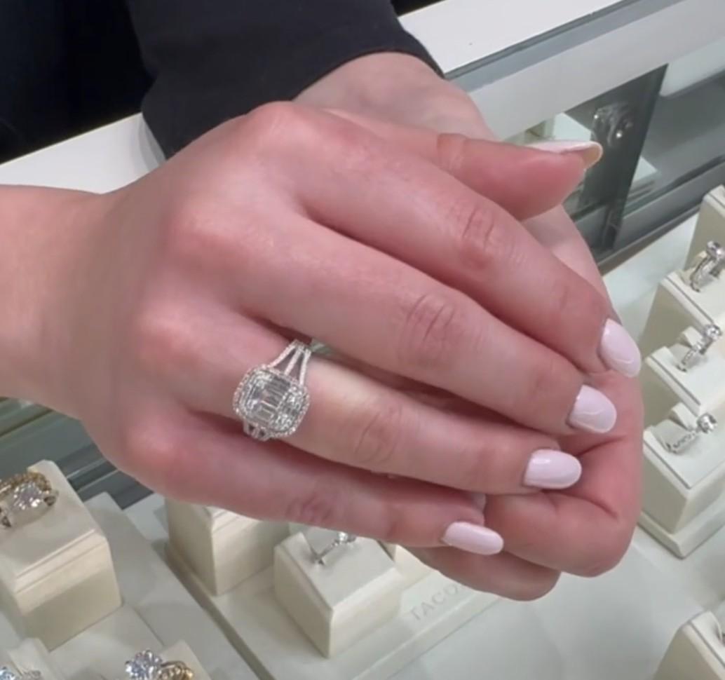 A. Simon Anello Mosaico in oro bianco e rosa 18 carati con diamanti rosa e gambo a più file in vendita 2