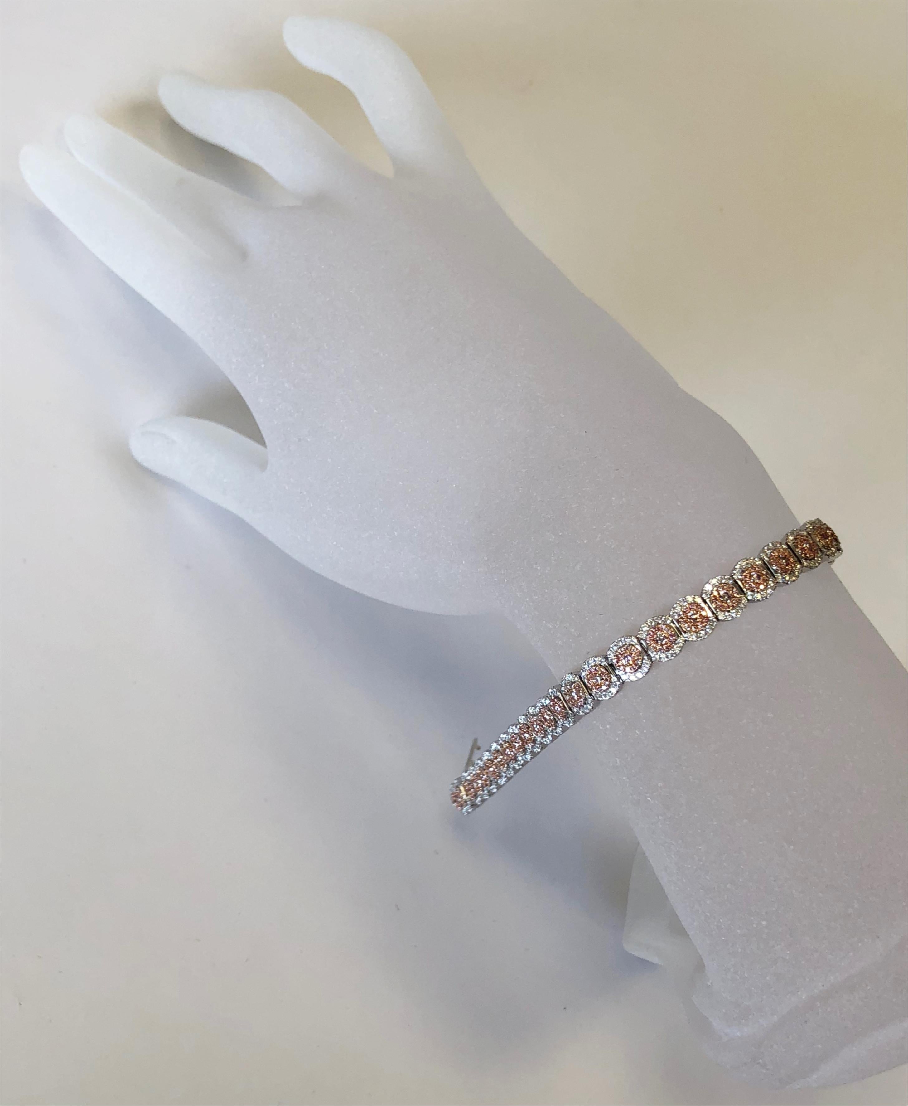 Pink Diamond Round and White Diamond Round Bracelet in 18 Karat In New Condition In Los Angeles, CA