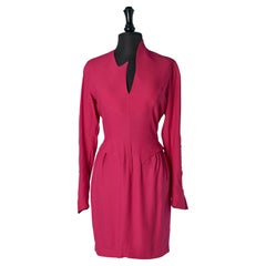 Robe rose avec fermeture à boutons-pression dans le dos et sur la manche THIERRY MUGLER