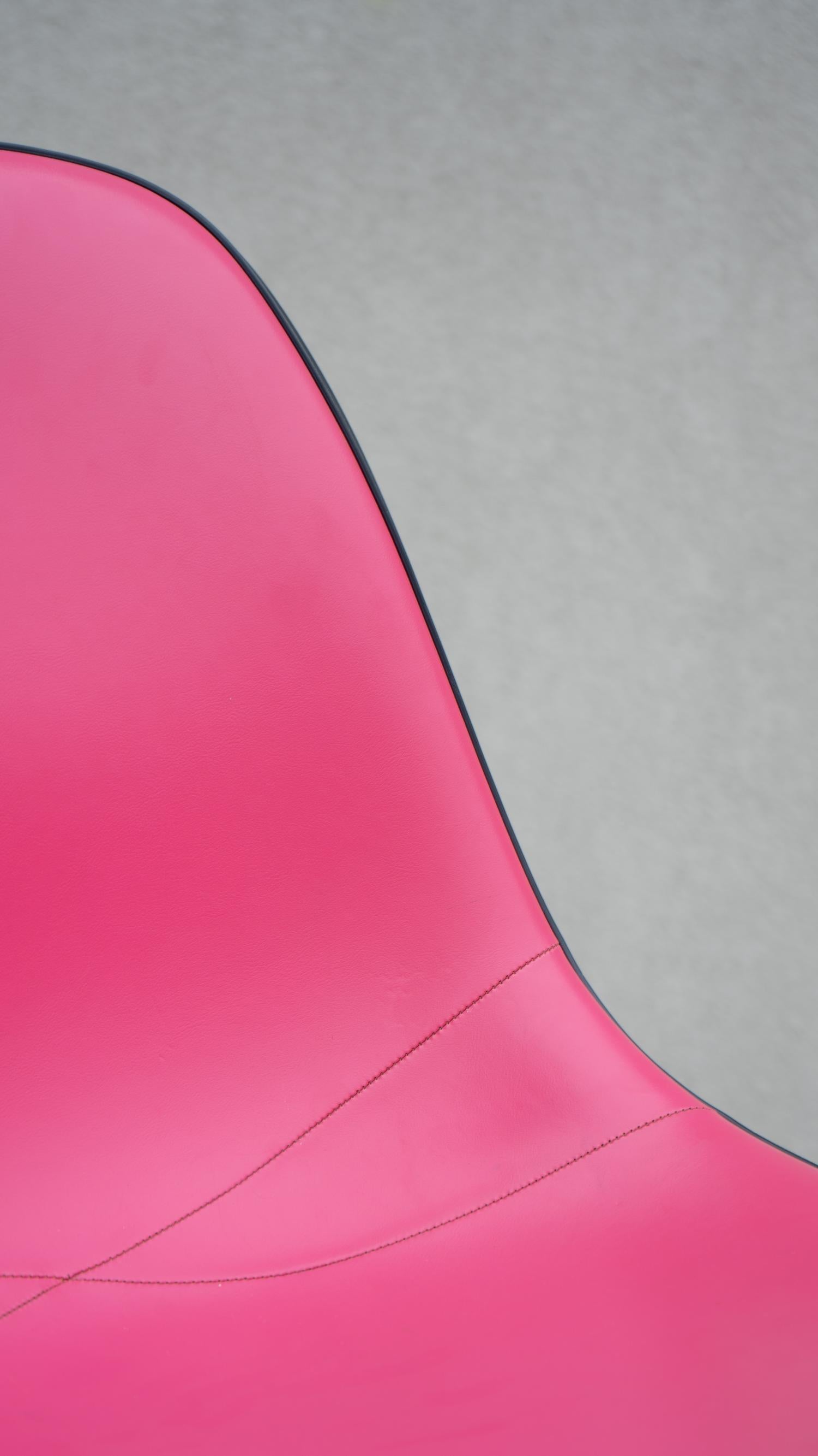 EAMES DSX CHAIR
CHARLES AND RAY EAMES FOR HERMAN MILLER C.1970S

AVAILABLE FOR RENT

Eames dining, side, x-base chair (DSX) from Herman Miller. Parchment fiberglass shell upholstered with pink vinyl. 

color: pink
material: metal, fiberglass,