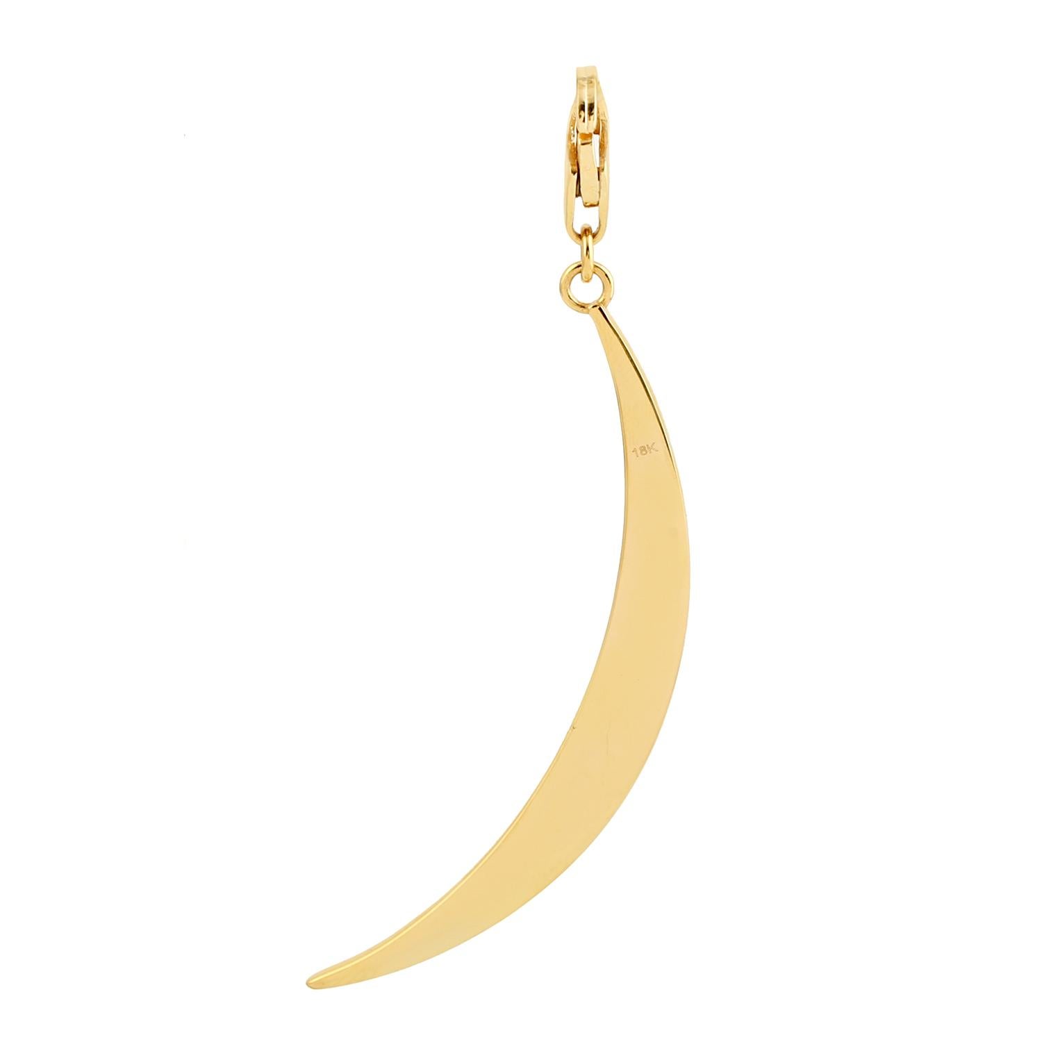 Taille mixte Pendentif de lune en émail rose et diamants en or jaune 14 carats en vente