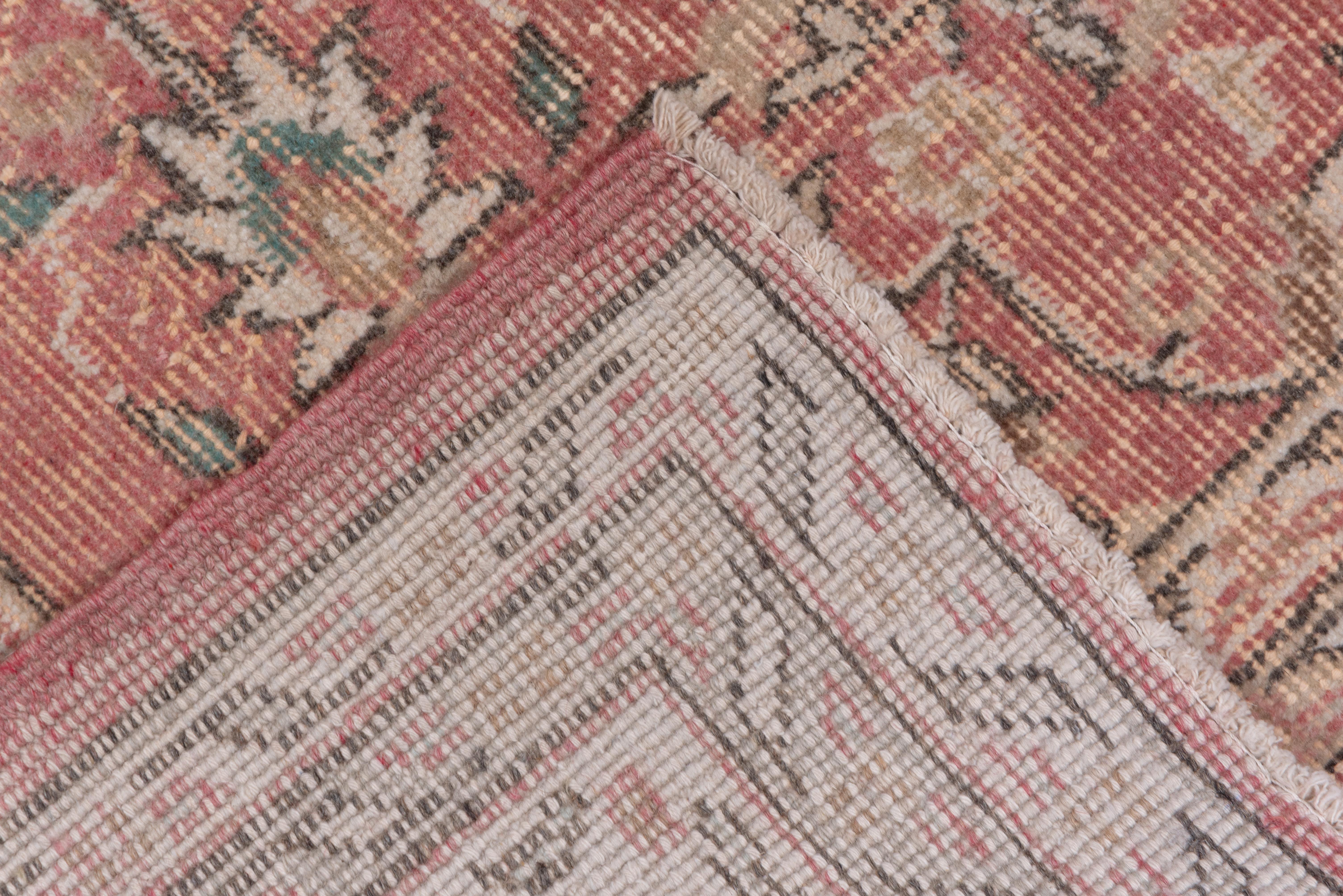 Rosa türkischer Oushak-Teppich in Rosa, ca. 1930er Jahre (Mitte des 20. Jahrhunderts) im Angebot