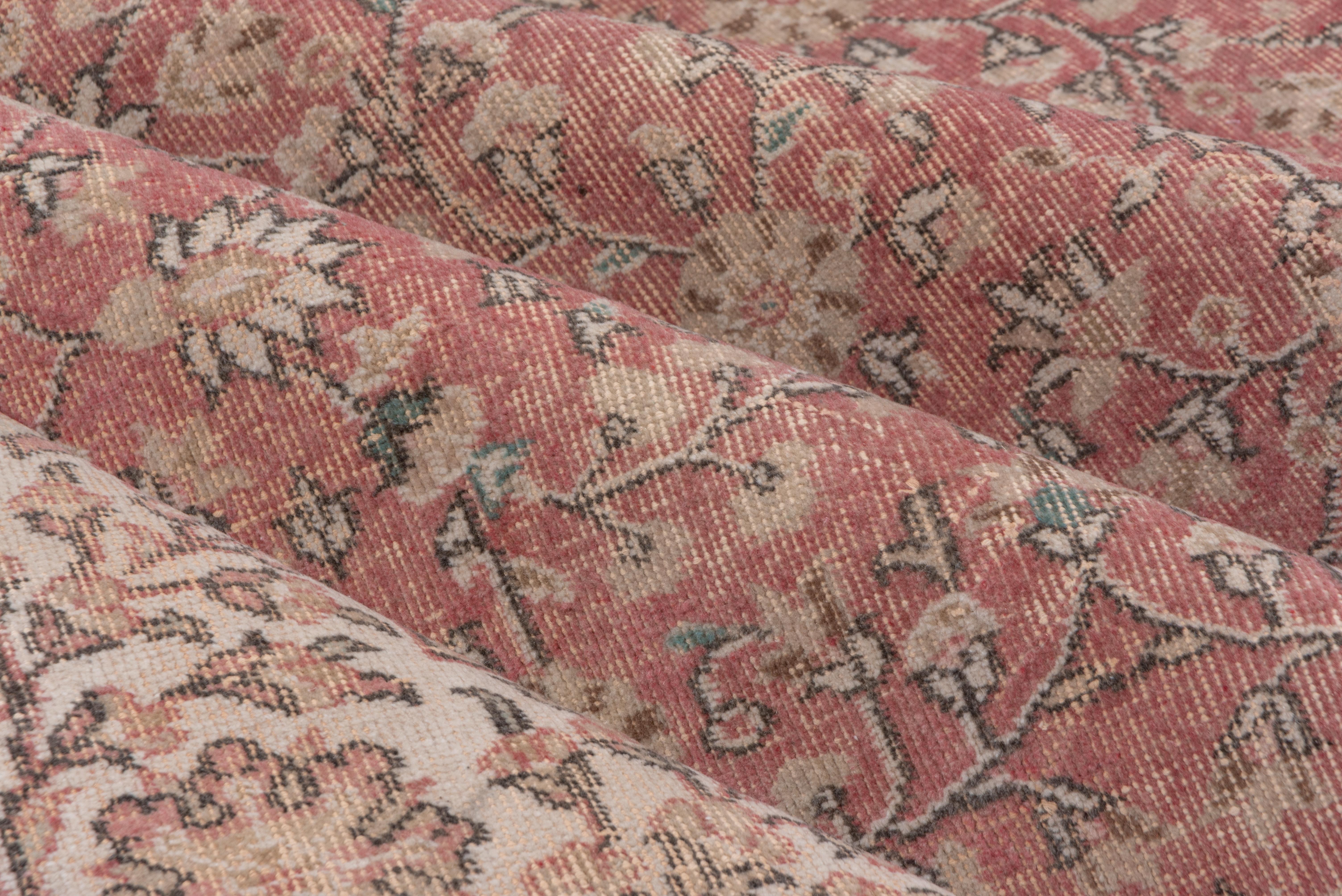Pink Turkish Oushak Carpet, circa 1930s For Sale 1