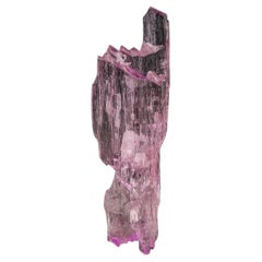 En cristal de kunzite rose flottant avec une excellente transparence d'Afghanistan