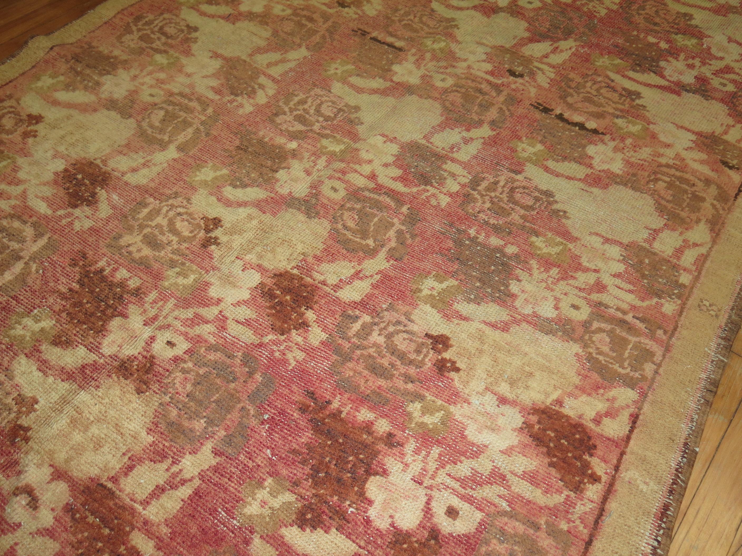 Rosa geblümter Vintage Karabagh-Teppich in Rosa (Russisch) im Angebot
