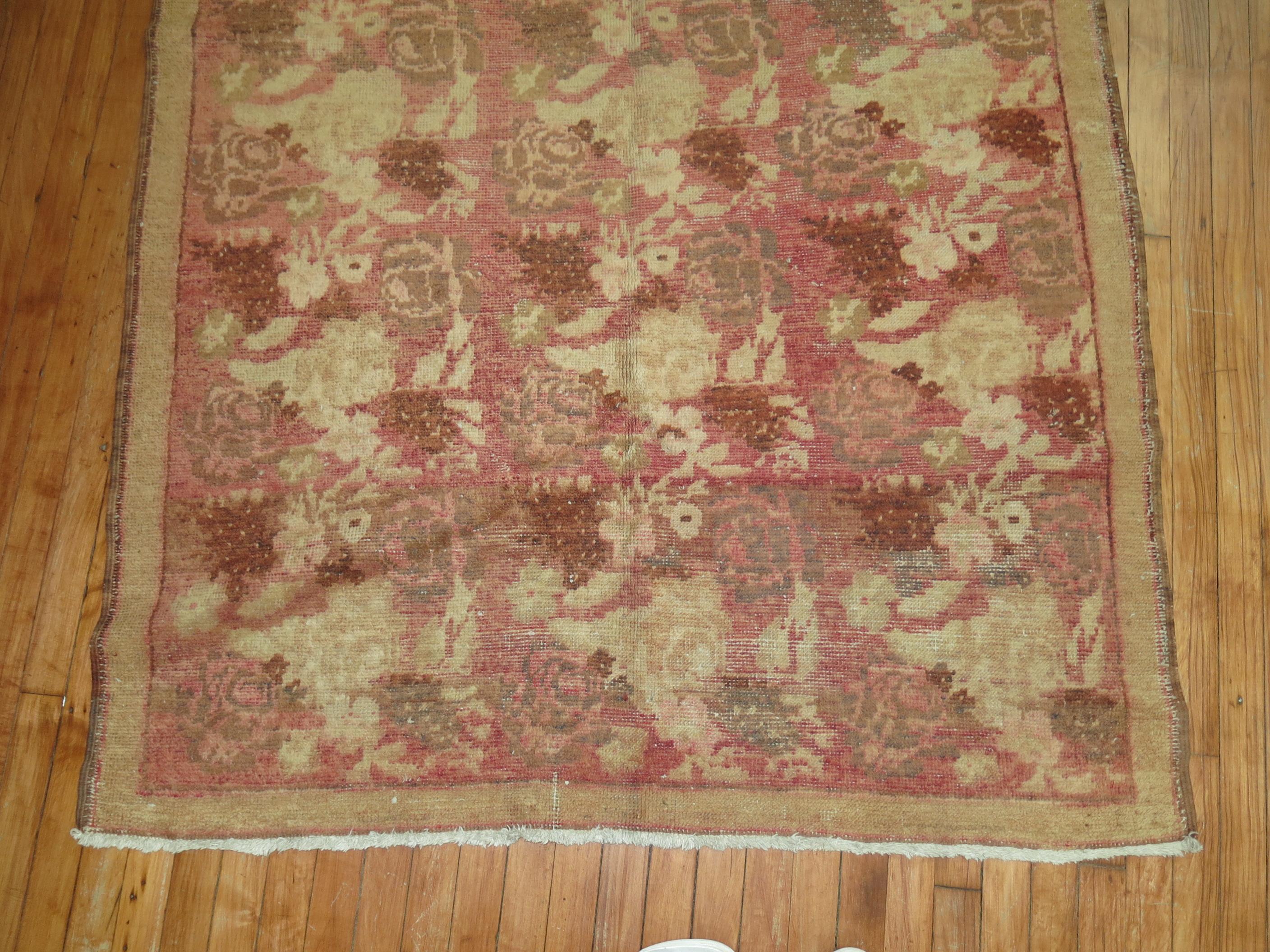Rosa geblümter Vintage Karabagh-Teppich in Rosa (Wolle) im Angebot