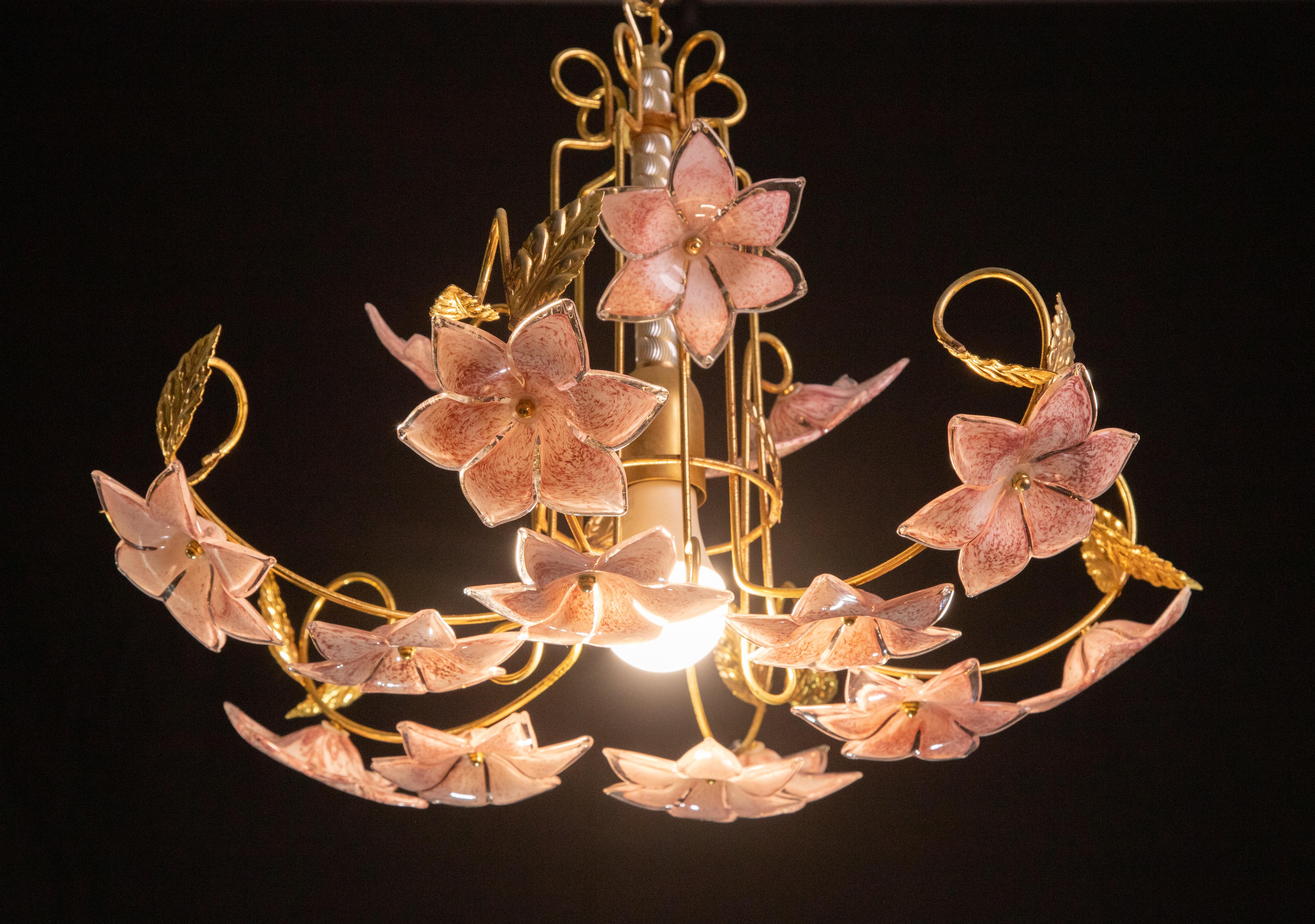 Pink Flowers Murano Chandelier, 1970s In Good Condition For Sale In Roma, IT