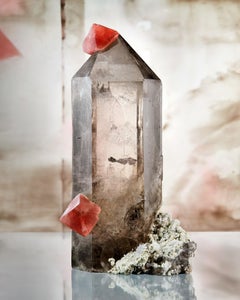 Fluorite rosa su quarzo fumé, Svizzera