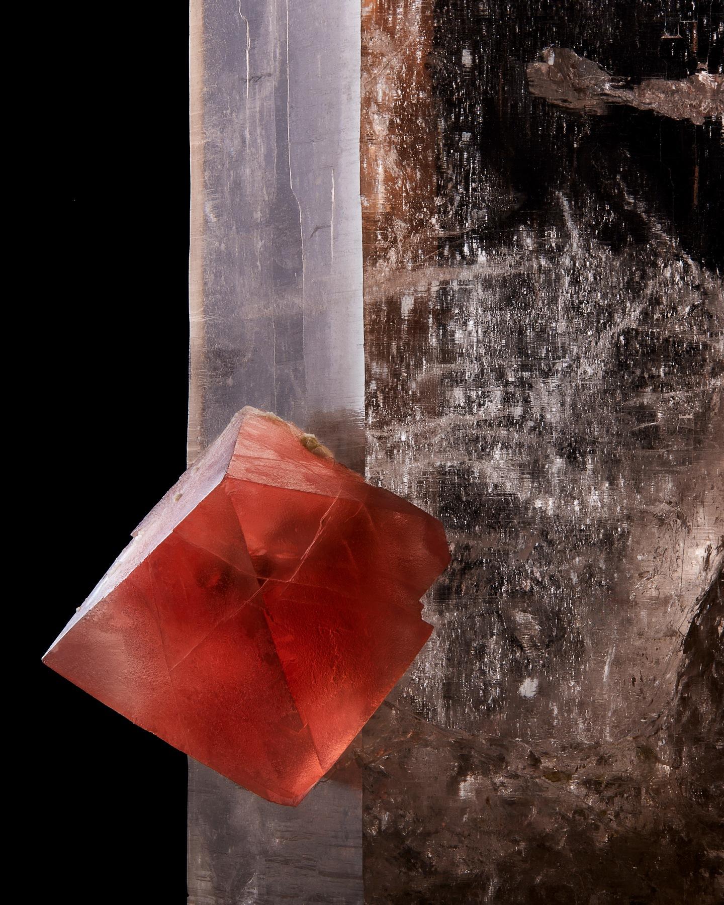 Fluorite rose sur quartz fumé, Suisse Excellent état - En vente à New York, NY