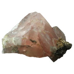 Fluorite rose avec muscovite de Chumar Bakhoor, vallée de la Hunza, District Gilgit