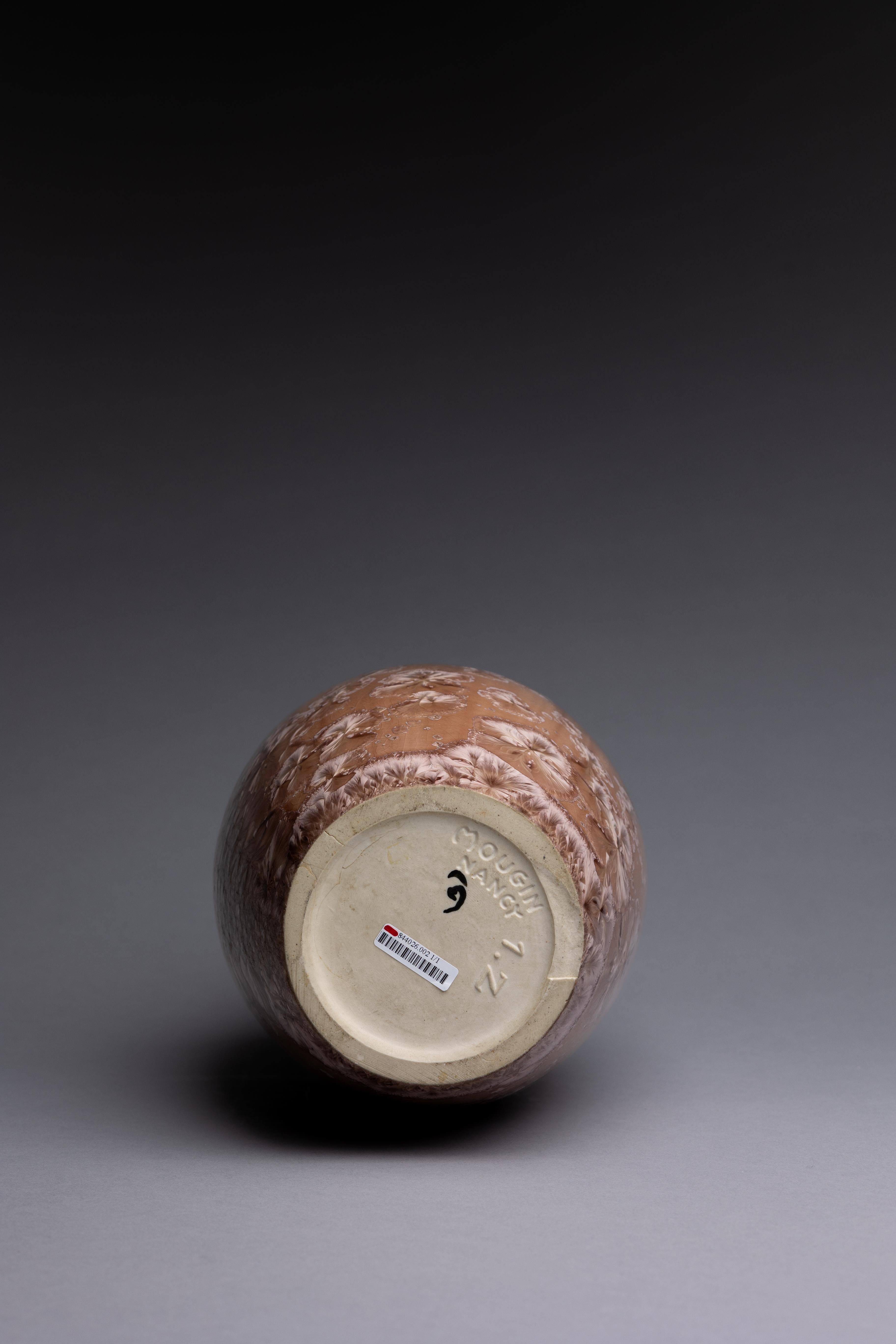 20ième siècle Vase en cristalline de porcelaine rose de Mougin Nancy en vente