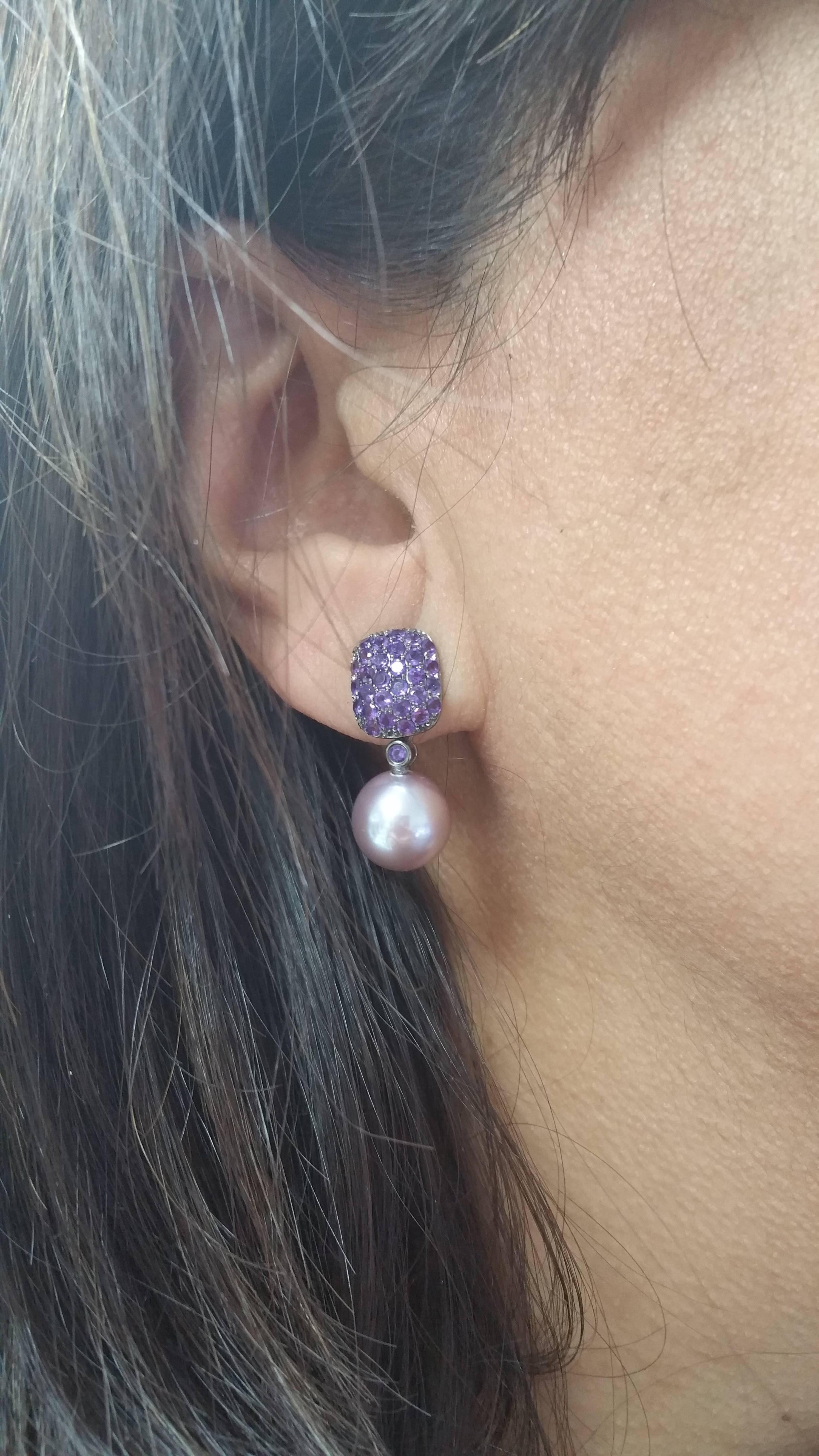 18KB Freshwater Pearl 10-11 mm
Amethyst 1.45 Carats
3.6 G.
The Freshwater pearl can be removed and the earrings can be used as studs
