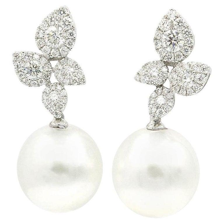 Boucles d'oreilles en forme de feuilles en perles d'eau douce roses et diamants de 1,05 carat 11-12 mm 18 carats en vente 2