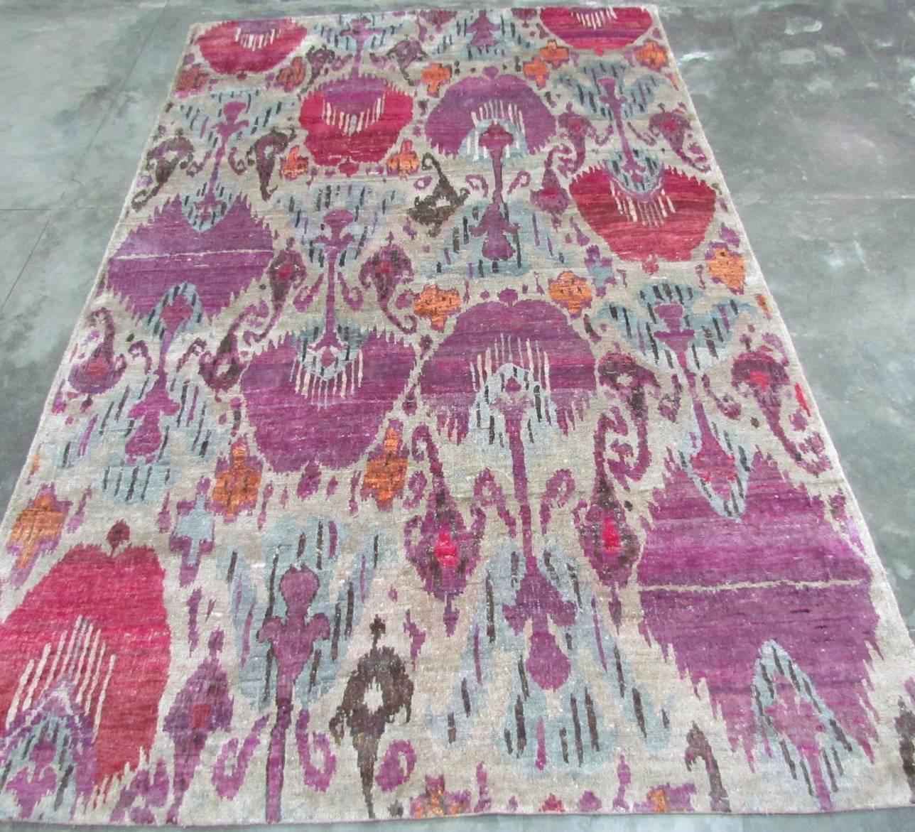 Modern Pink Purple Lilac Beige Silver Ikat Design Natural Silk Hand-Knotted Rug In New Condition For Sale In New York, NY