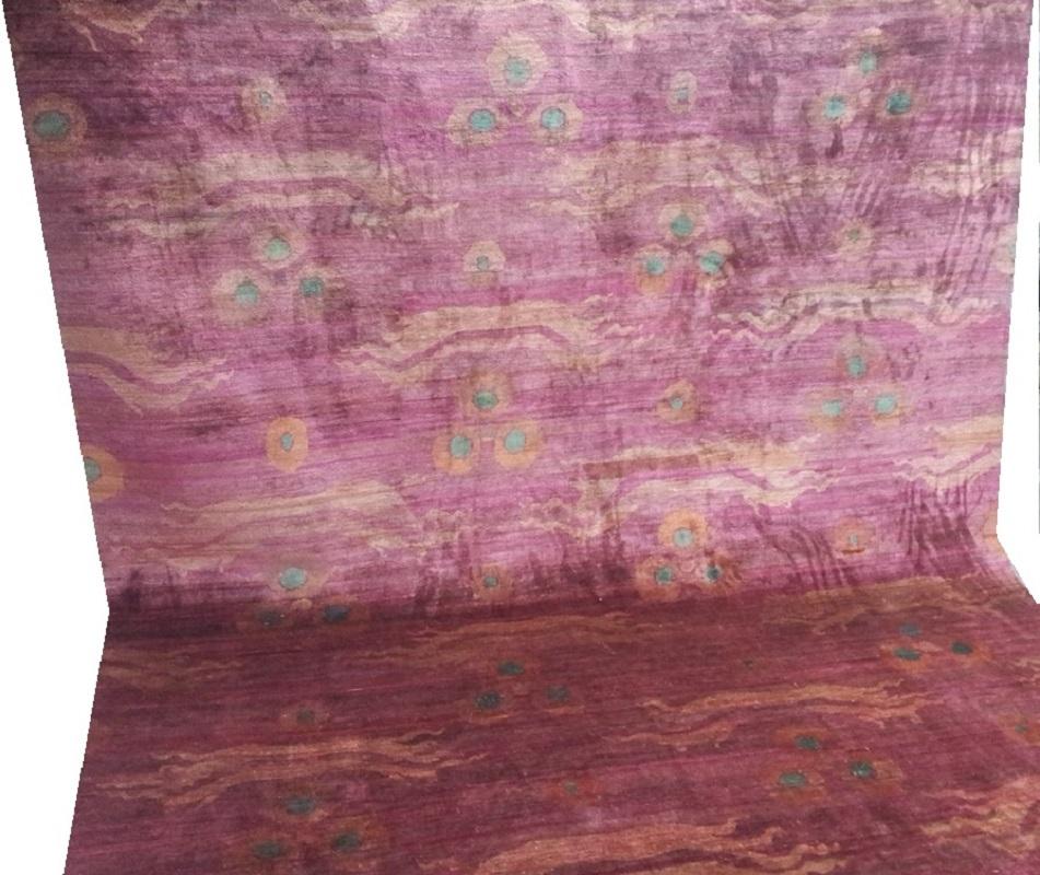 Die Meisterweber*innen der Rumi-Kollektion spinnen und knüpfen die feinsten Reste nachhaltiger Sari-Seide kunstvoll neu, um die bahnbrechende Rumi-Seidenkollektion zu erschaffen. Diese bemerkenswerten Muster in frischen Farben geben eine neue