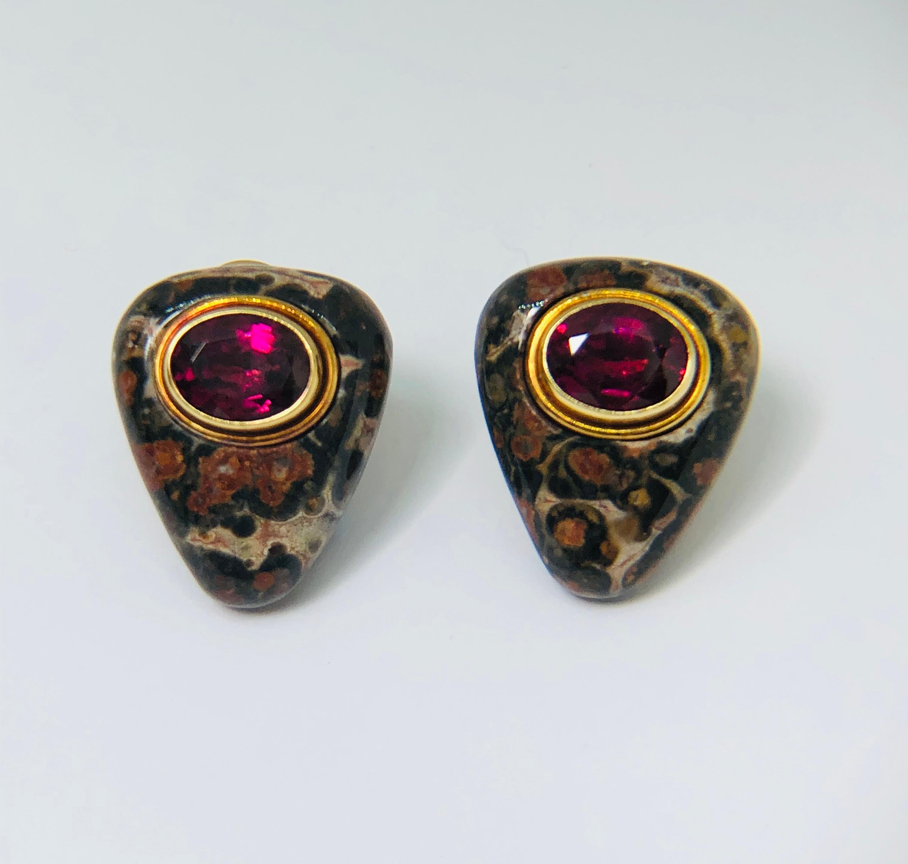 Pink Garnet stones set in 18k yellow gold in a Scottish jasper stone carved in a triangular shape in a nod to the 1980's. Jasper is a form of chalcedony and incredibly lightweight. The earrings are from the British design house of Deakin and