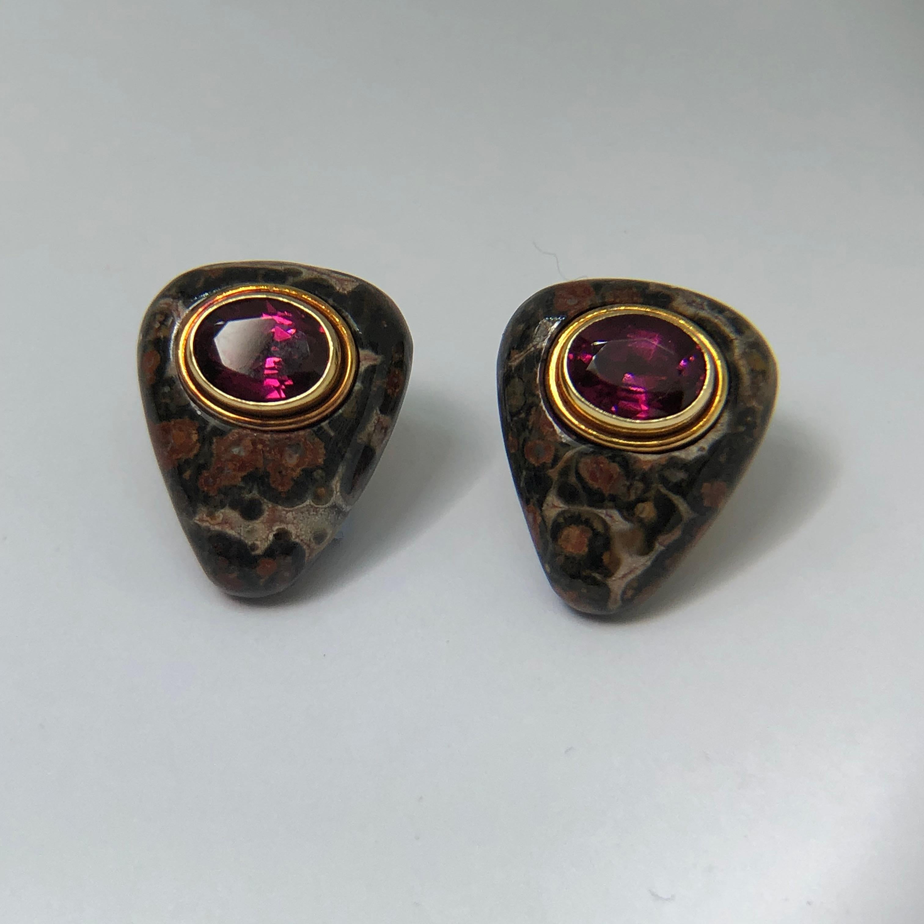 Pink Garnet and Jasper 18 Karat Earrings by Deakin and Francis, Made in England For Sale 1