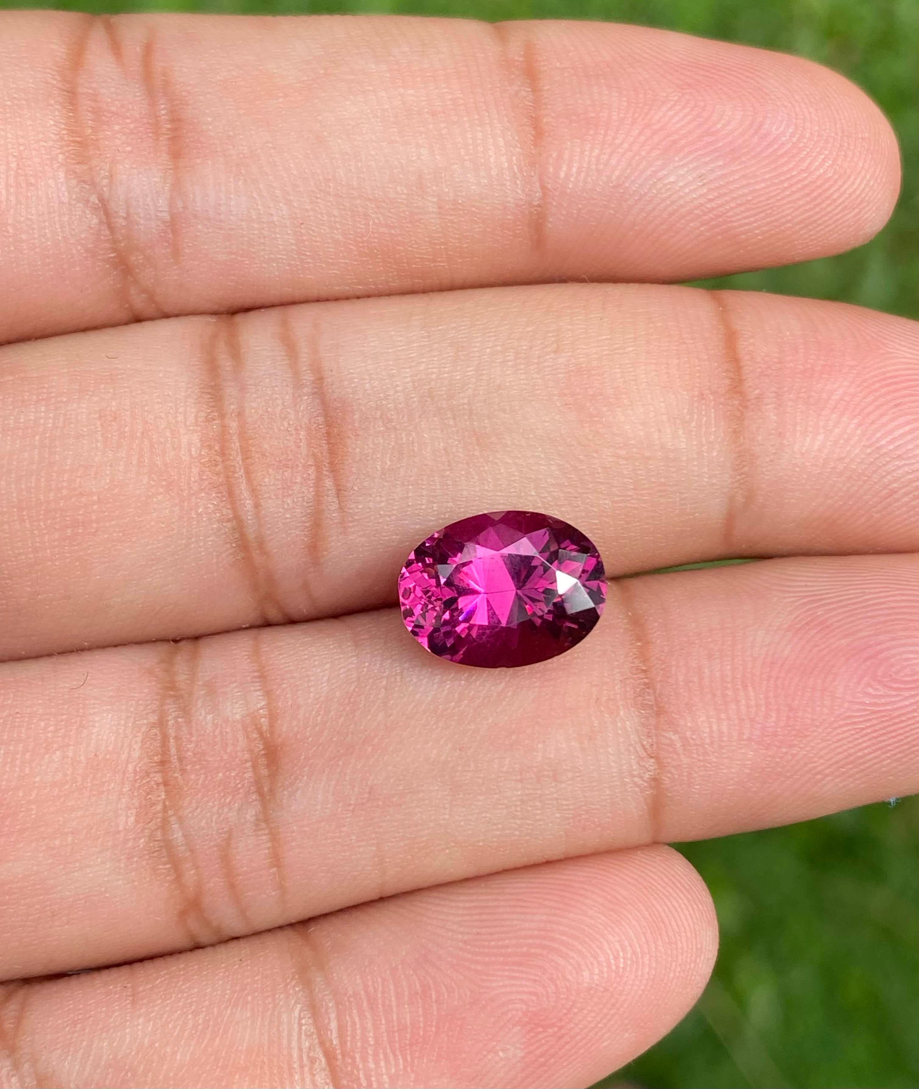 Women's or Men's Pink Garnet Ring Gemstone 4.25 Carat Loose Gemstone Ceylon Origin For Sale