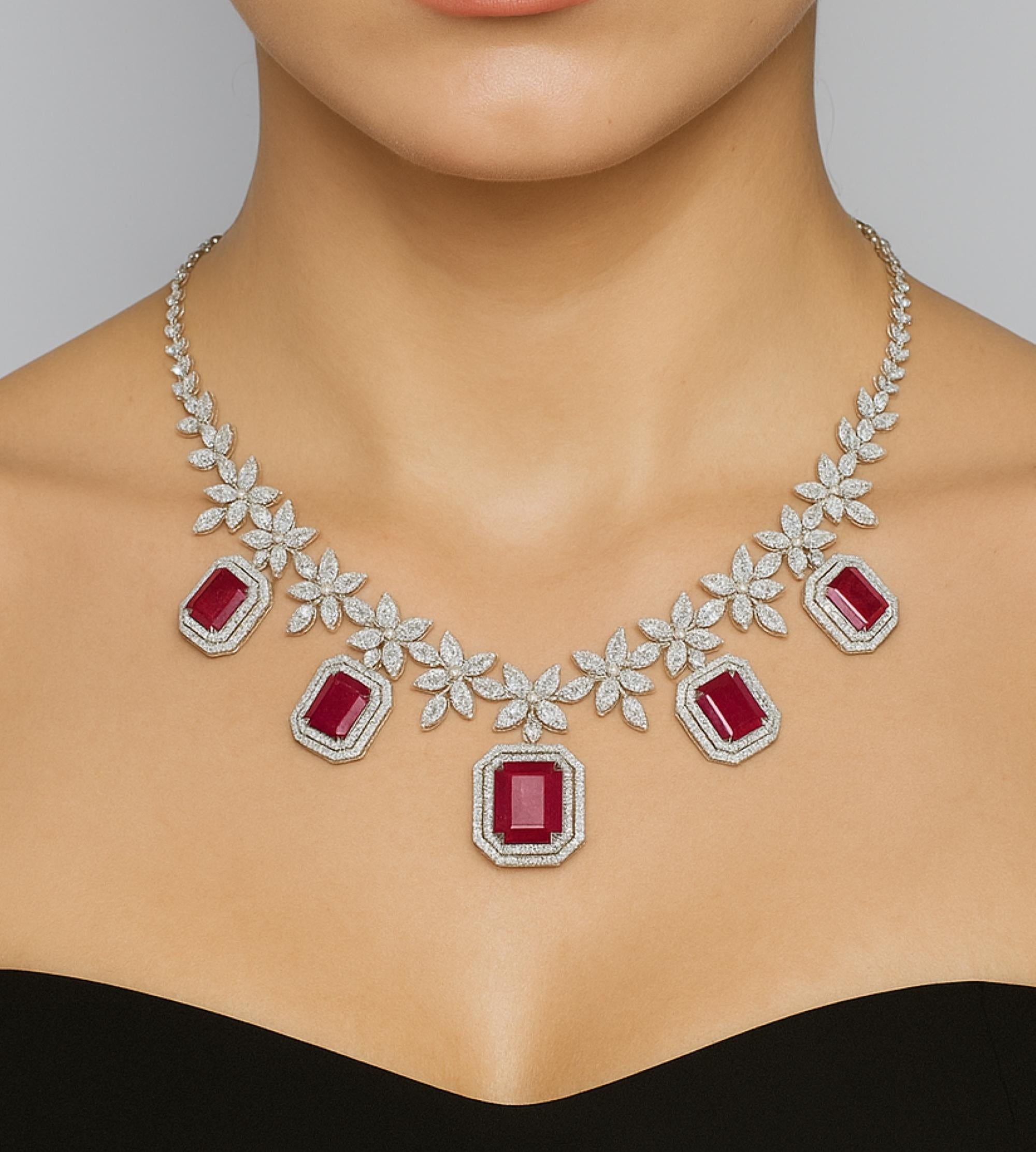 Codice articolo :- SEN-5605
Peso lordo :- 39.50 gm
Oro bianco 18k Peso :- 35,35 gm
Peso del diamante naturale :- 6.10 carati. ( Chiarezza media del diamante SI1-SI2 e colore H. H-I )
Dimensioni della collana :- 16 pollici di