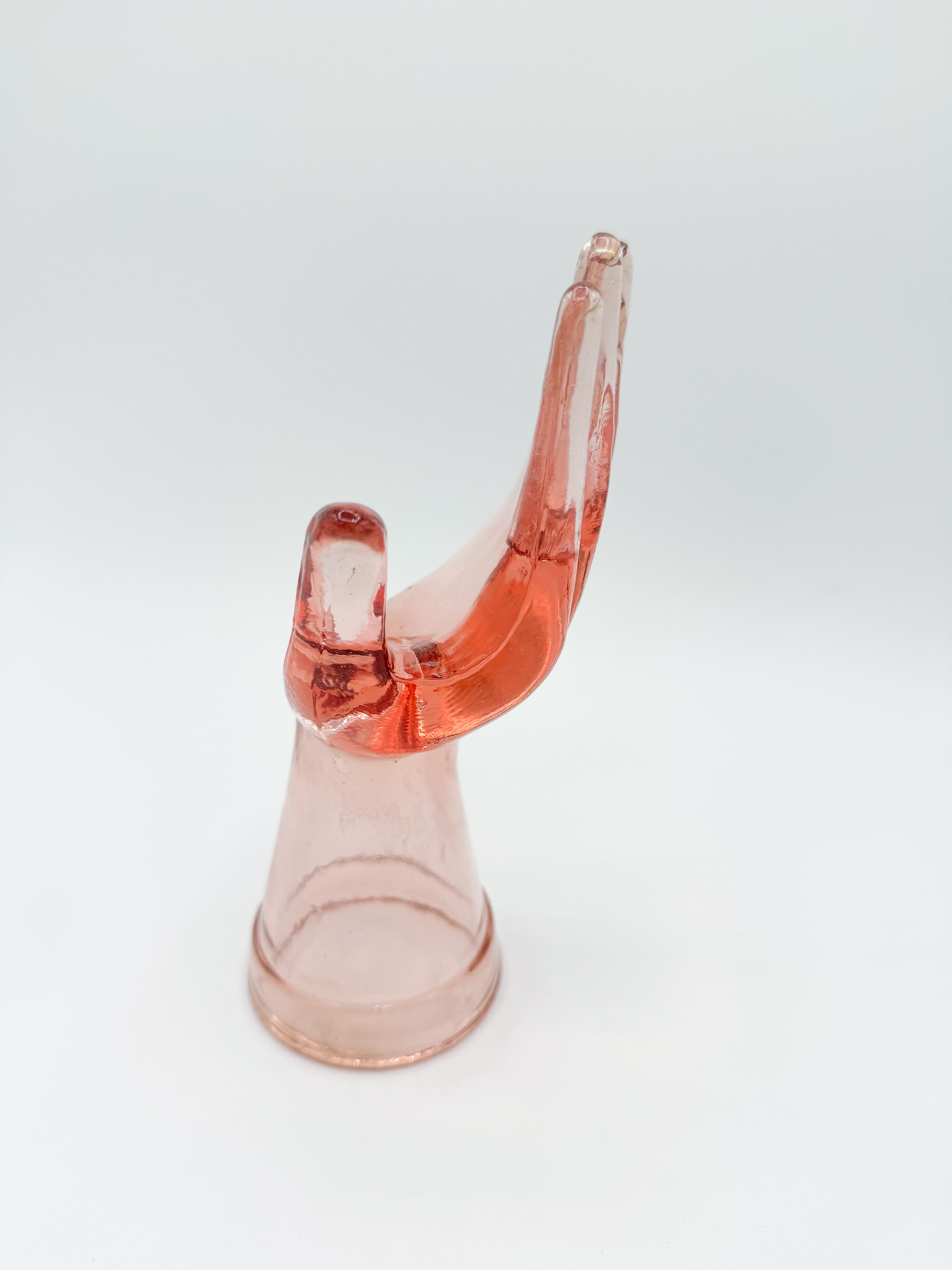 Mid-Century moderno Manichino di vetro rosa da esposizione a mano anni '60 in vendita