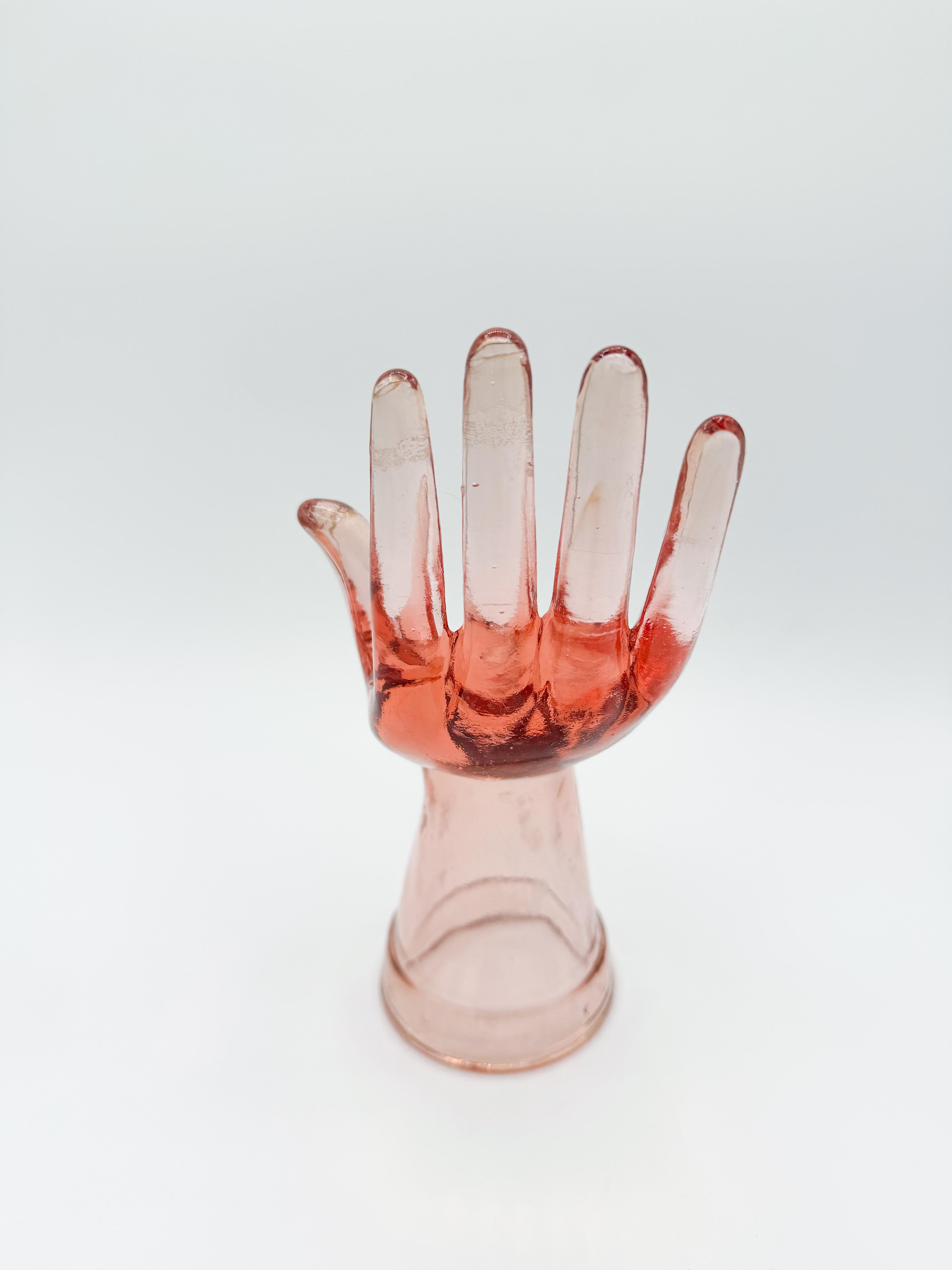 Sconosciuto Manichino di vetro rosa da esposizione a mano anni '60 in vendita