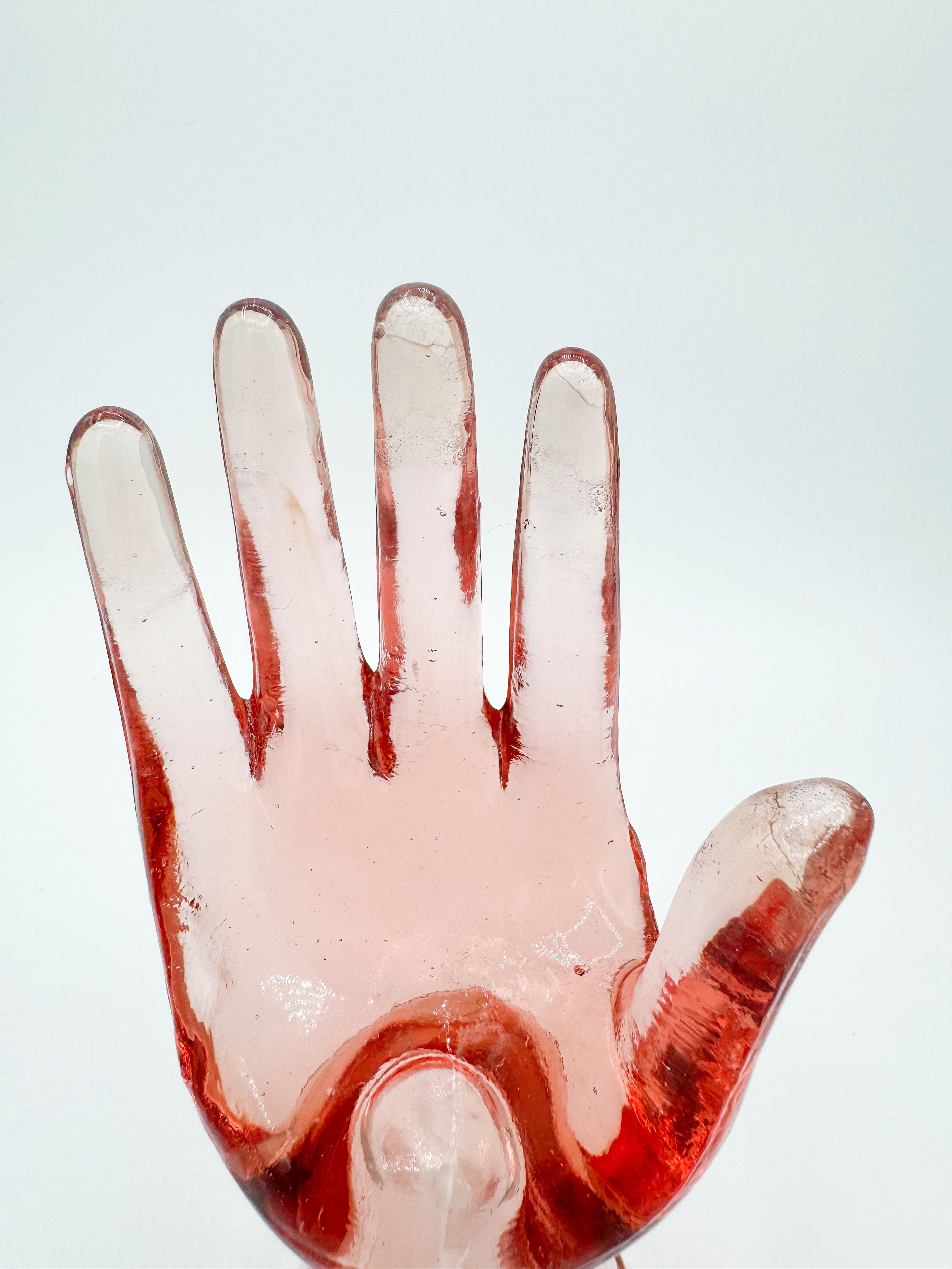 Vetro Manichino di vetro rosa da esposizione a mano anni '60 in vendita